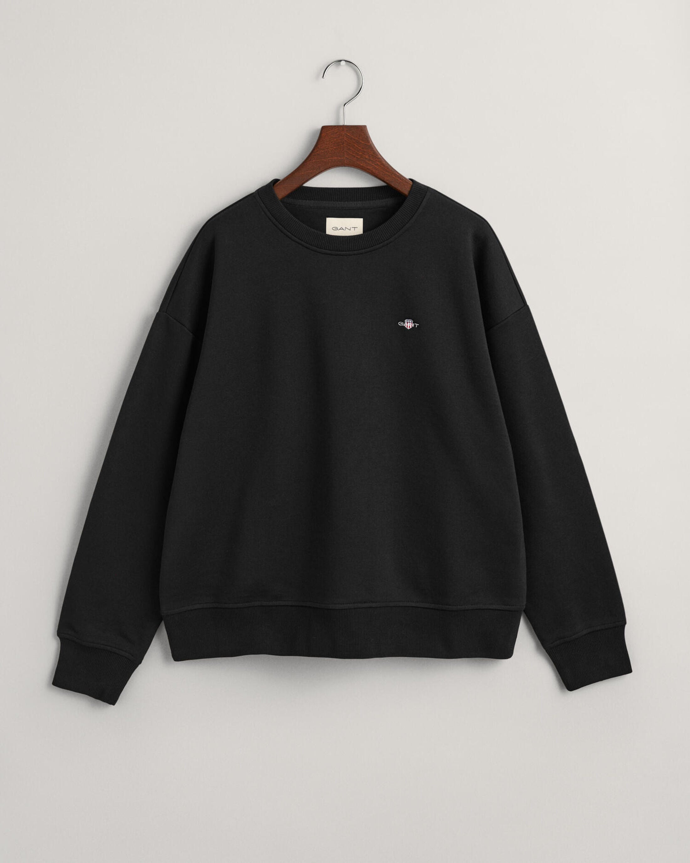 gant-naisten-collegepaita-shield-c-neck-sweat-musta-1