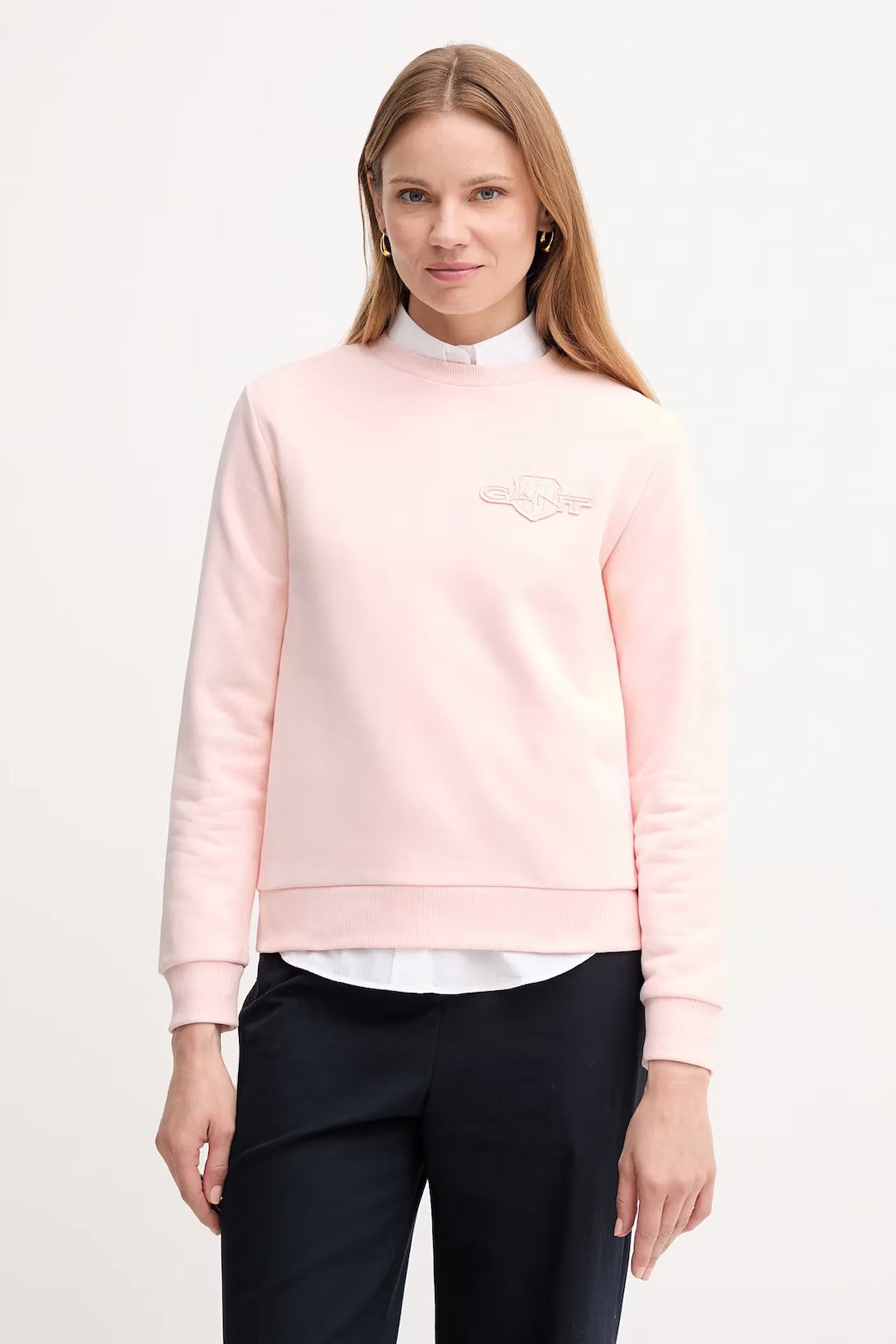 gant-naisten-collegepusero-reg-tonal-shield-c-neck-sweat-vaaleanpunainen-1
