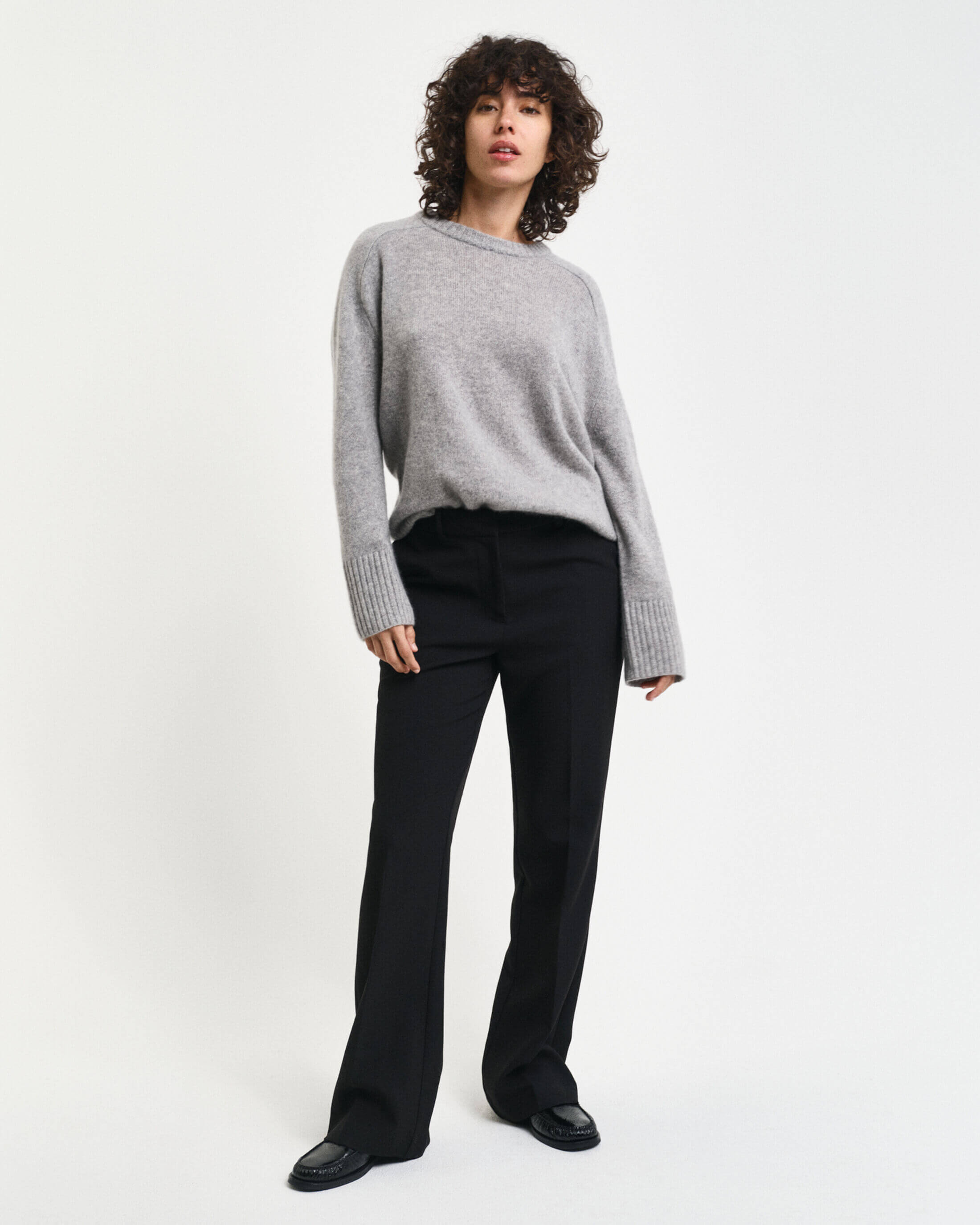 gant-naisten-housut-slim-flare-slack-musta-1