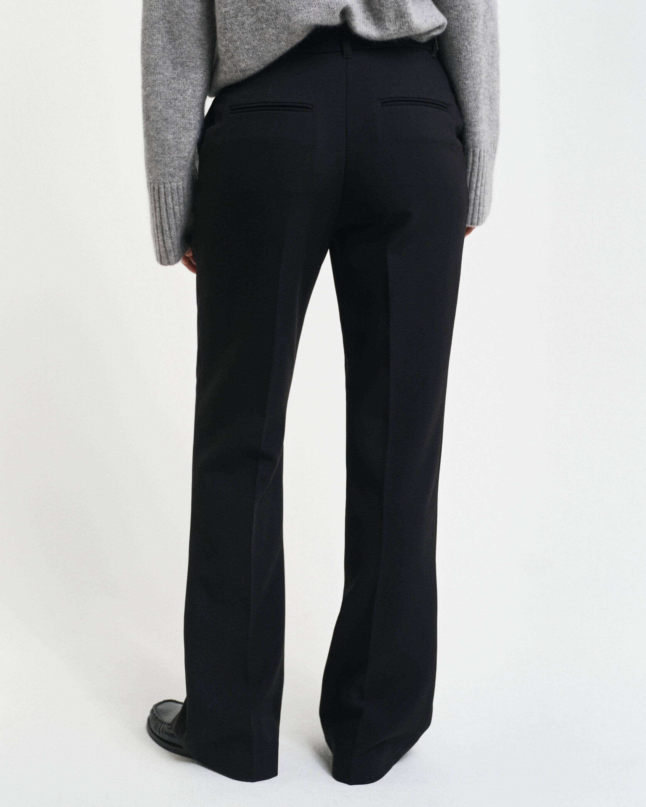 gant-naisten-housut-slim-flare-slack-musta-2