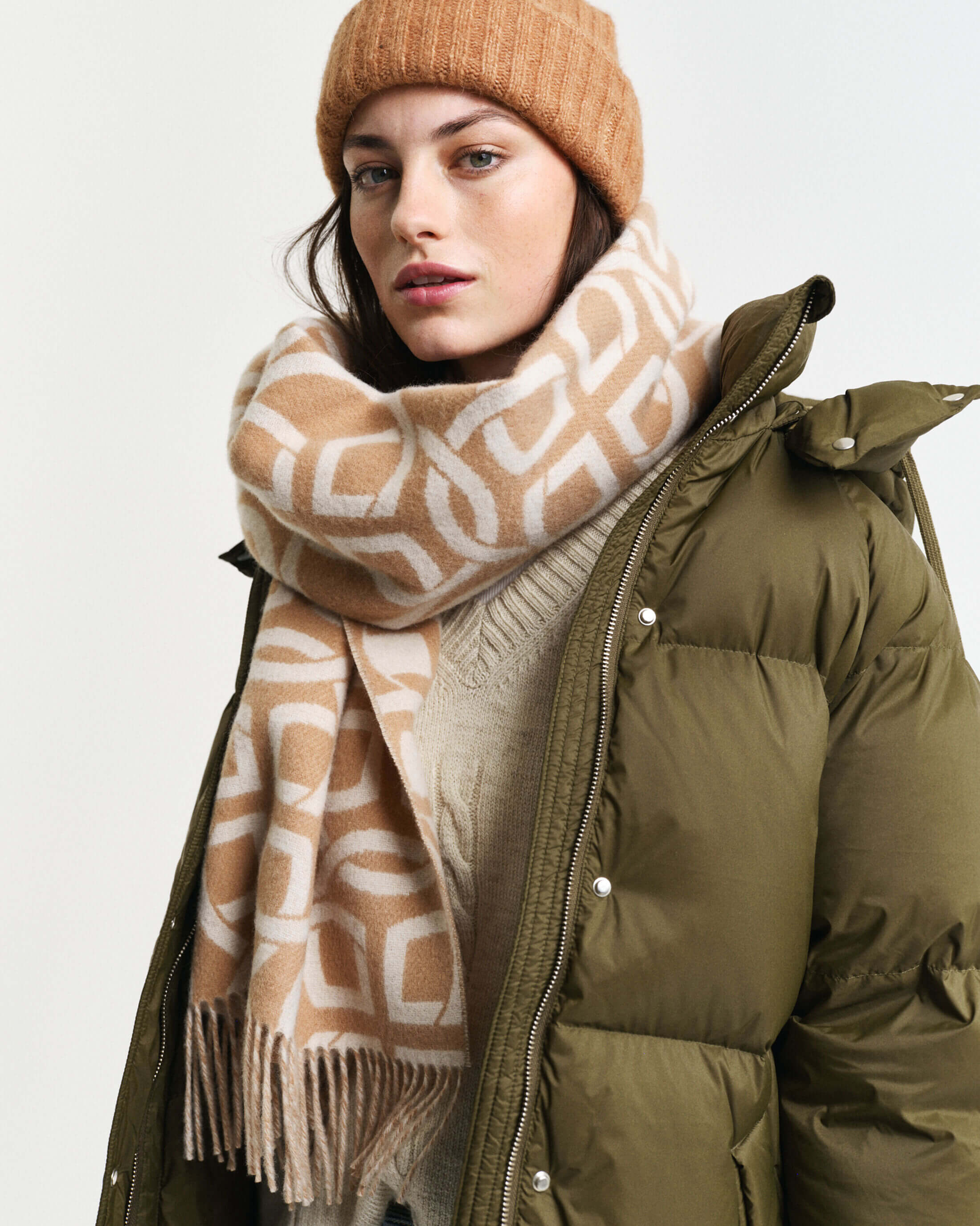 gant-naisten-huivi-pattern-wool-scarf-beige-kuosi-1