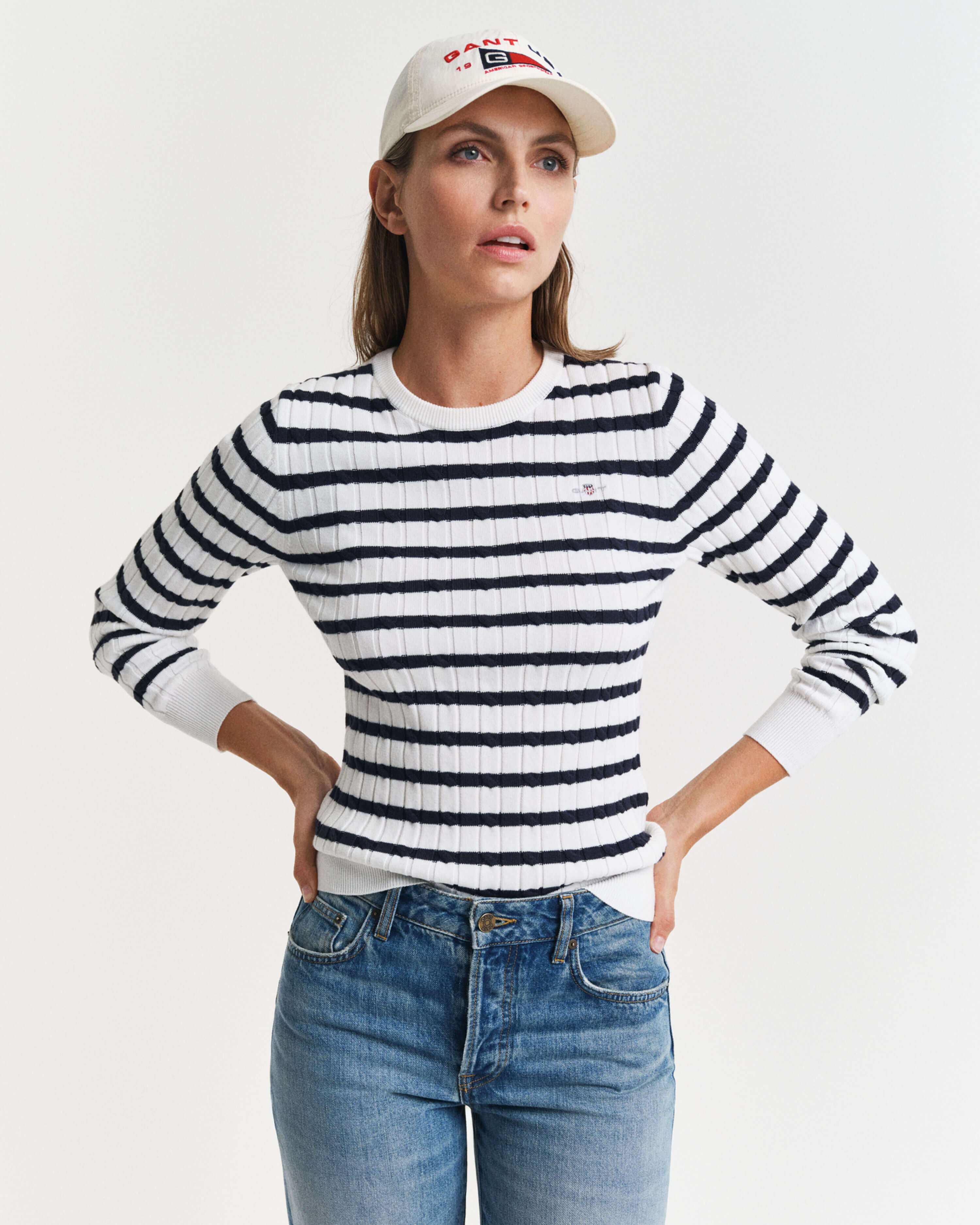 gant-naisten-neulepusero-stretch-cotton-cable-stripe-c-neck-raidallinen-sininen-1