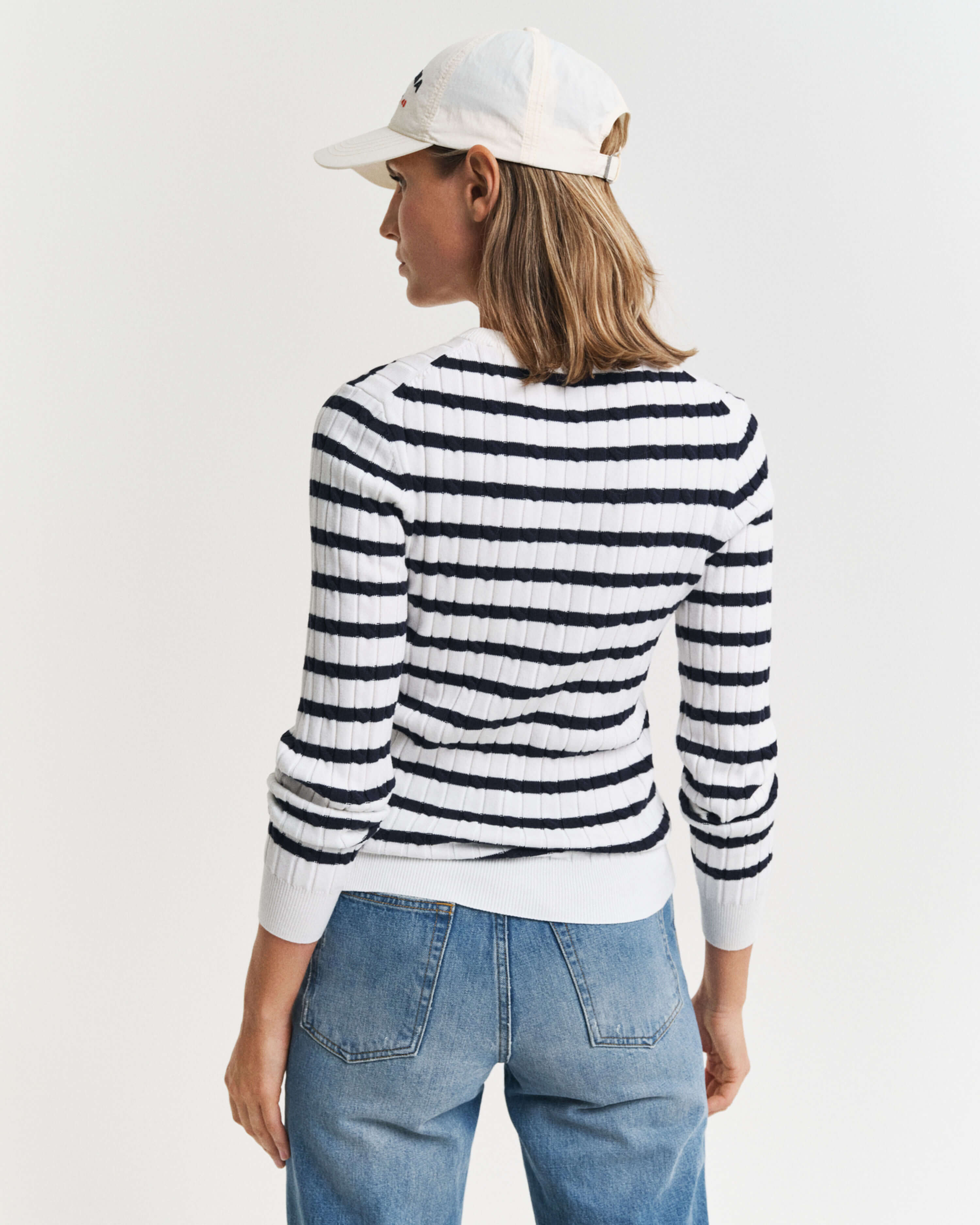 gant-naisten-neulepusero-stretch-cotton-cable-stripe-c-neck-raidallinen-sininen-2