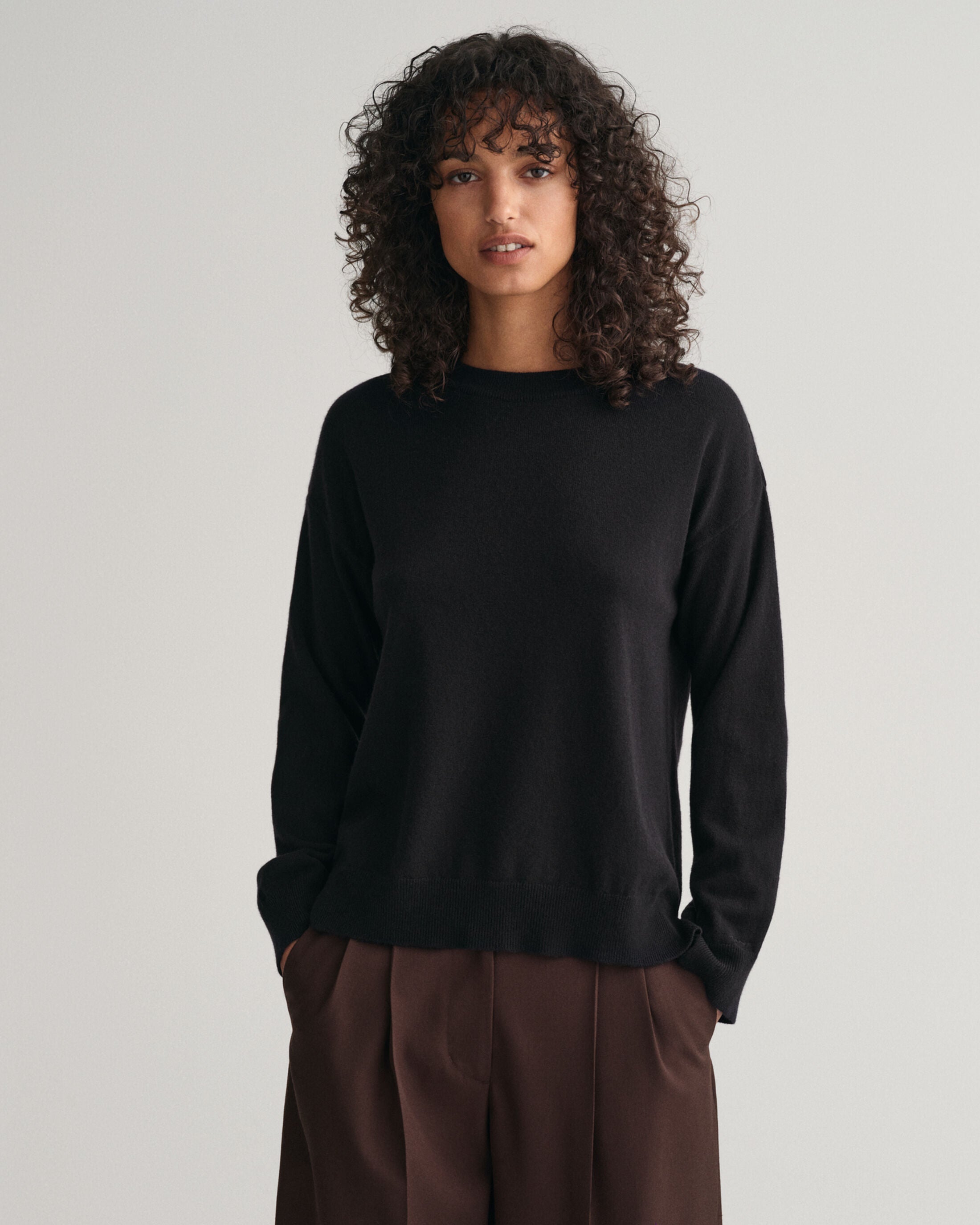 gant-naisten-neulepusero-superfine-lambswool-c-neck-musta-1