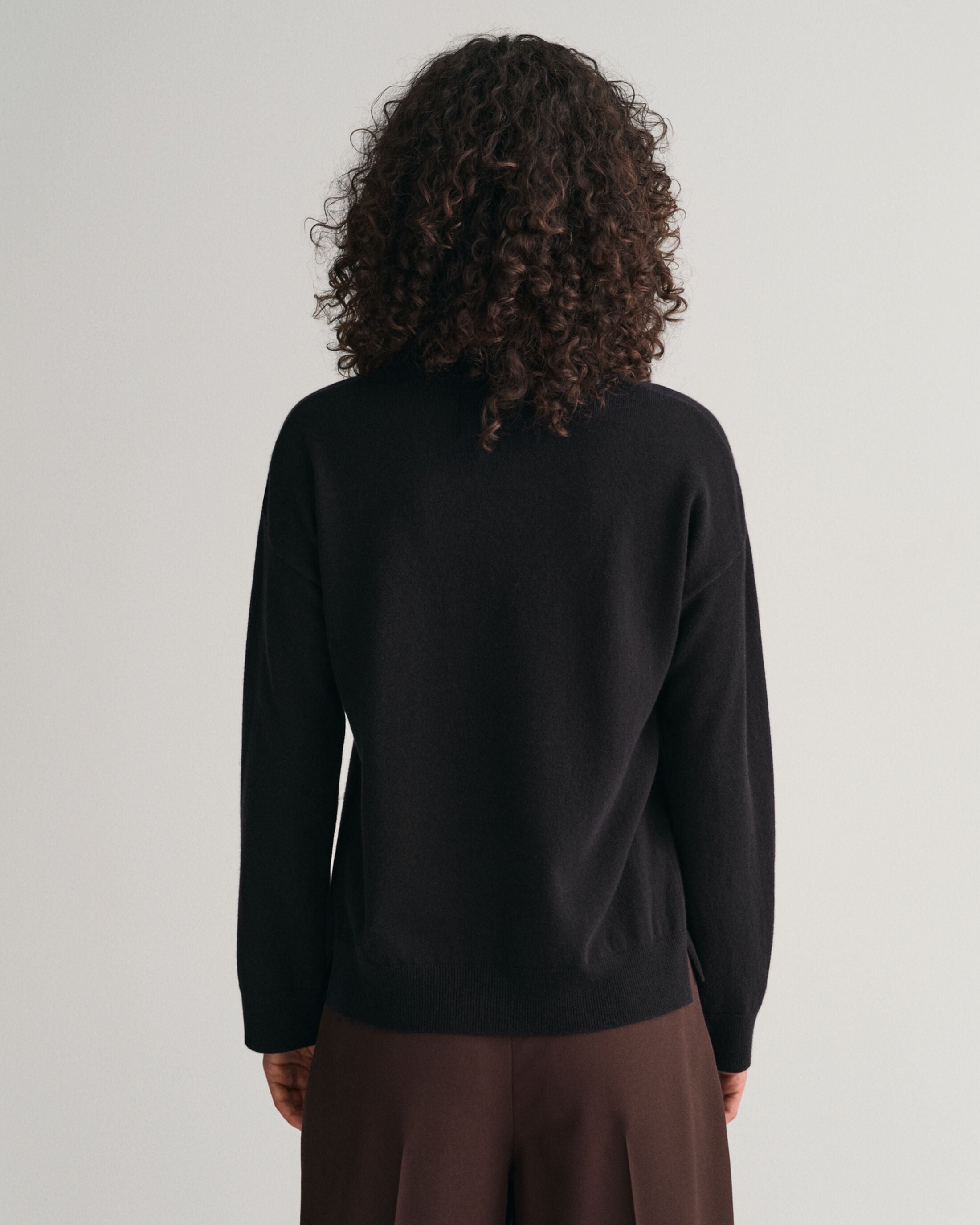 gant-naisten-neulepusero-superfine-lambswool-c-neck-musta-2