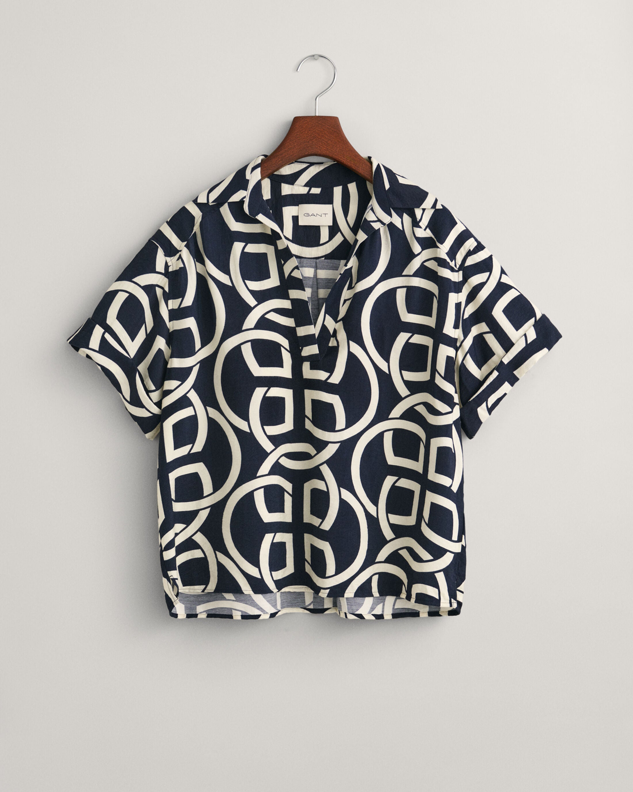 gant-naisten-paita-rel-monogram-print-ss-popover-sininen-kuosi-3