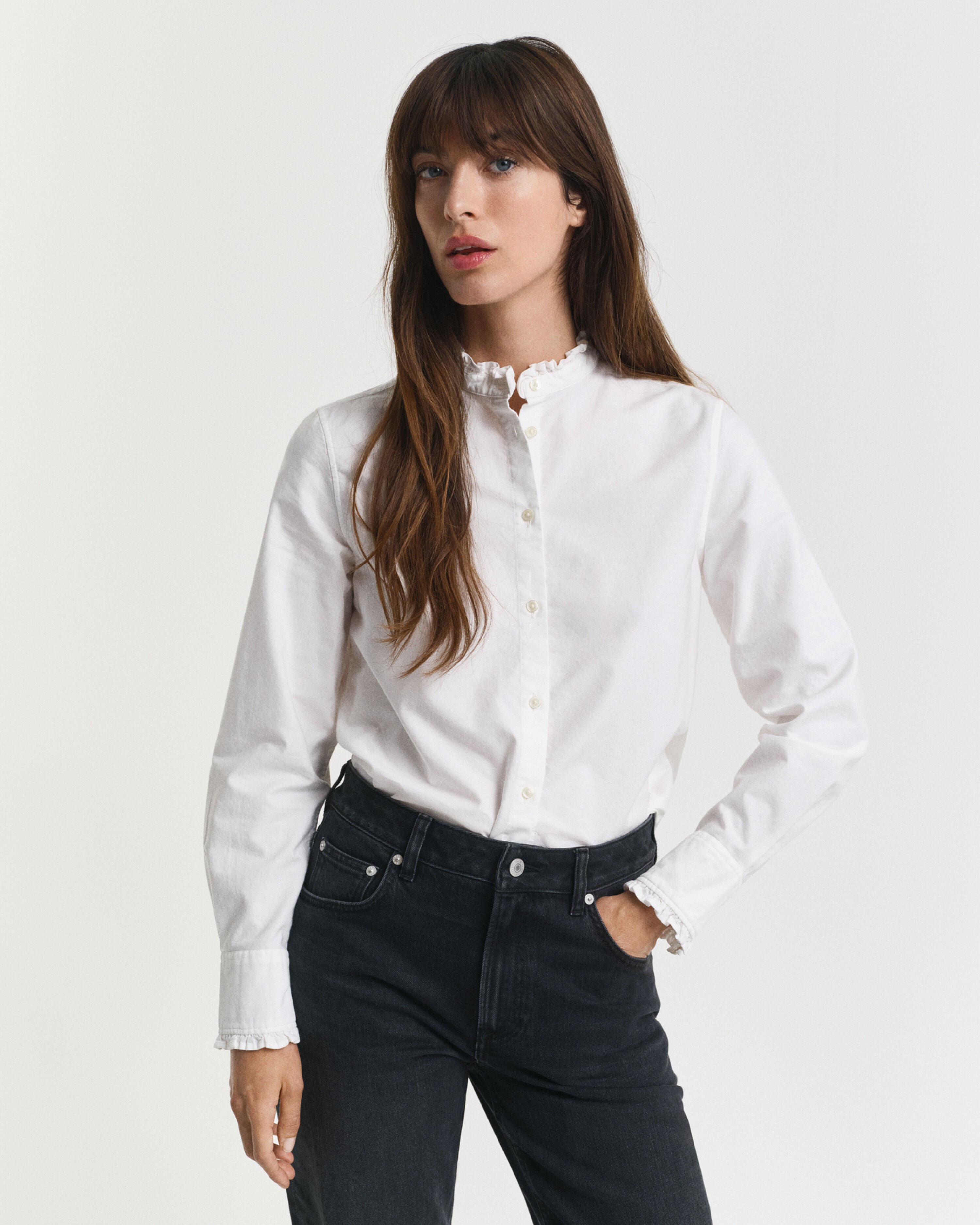 gant-naisten-paitapusero-reg-classic-oxford-frill-blouse-valkoinen-1