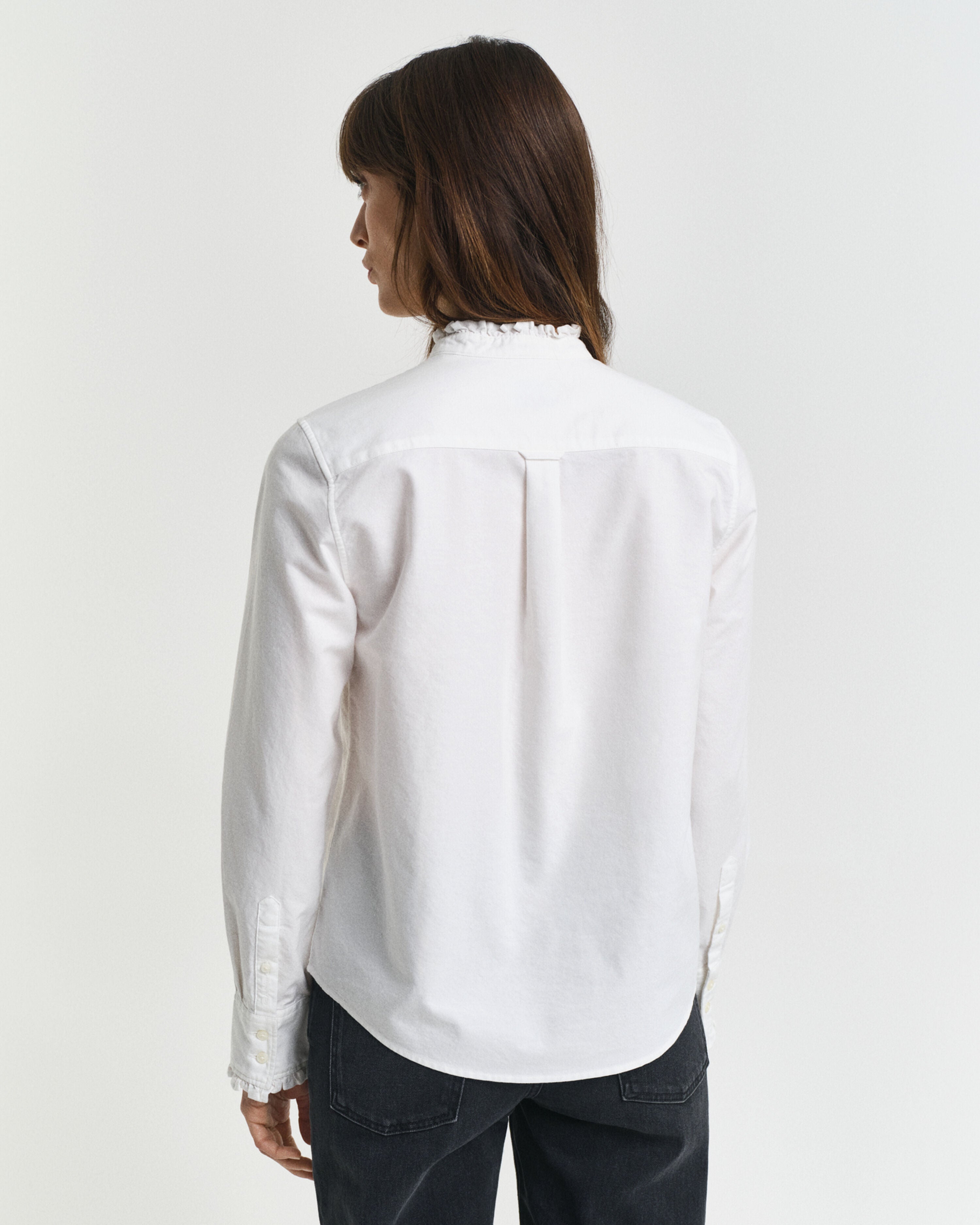 gant-naisten-paitapusero-reg-classic-oxford-frill-blouse-valkoinen-2