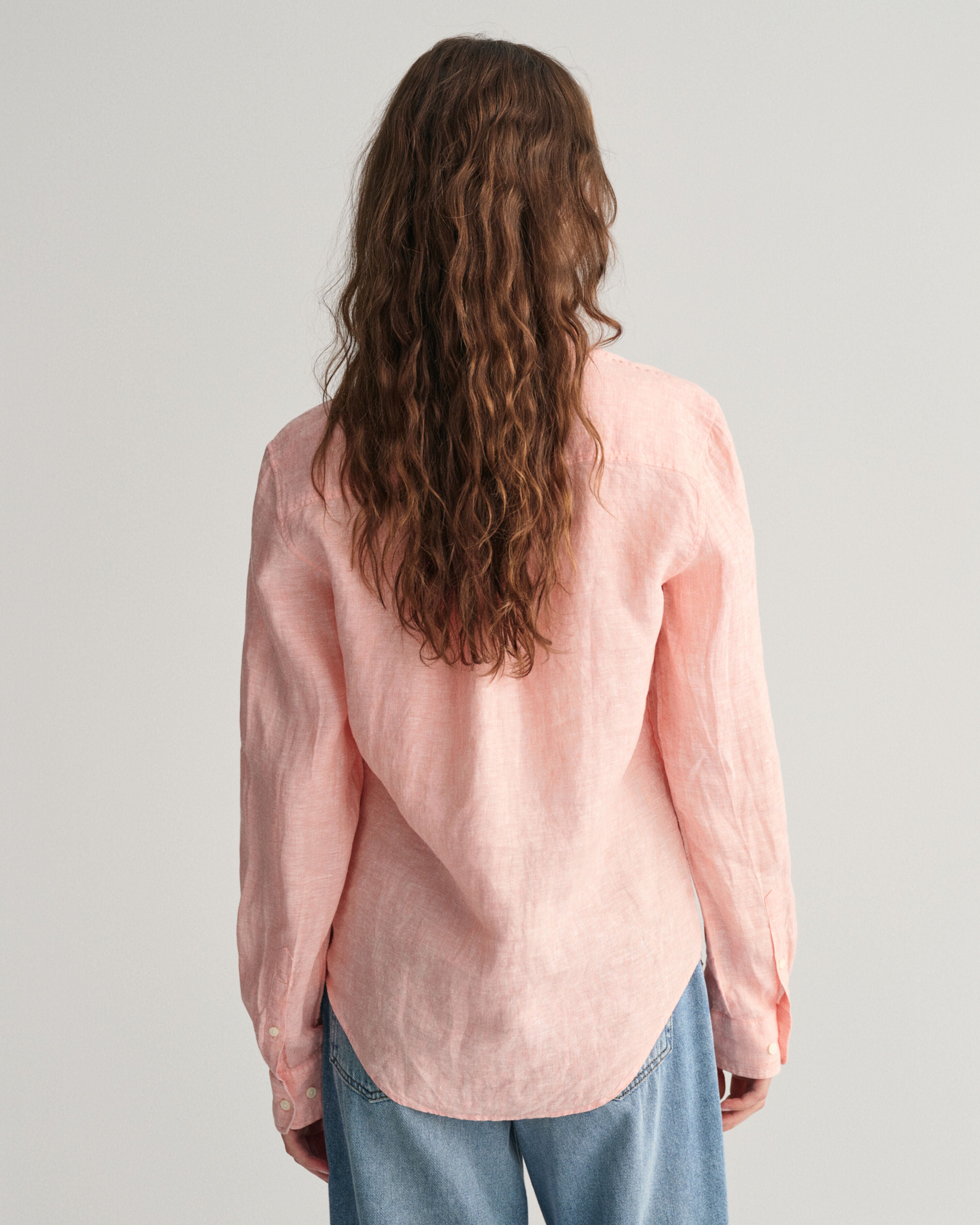gant-naisten-paitapusero-reg-linen-chambray-shirt-persikka-2