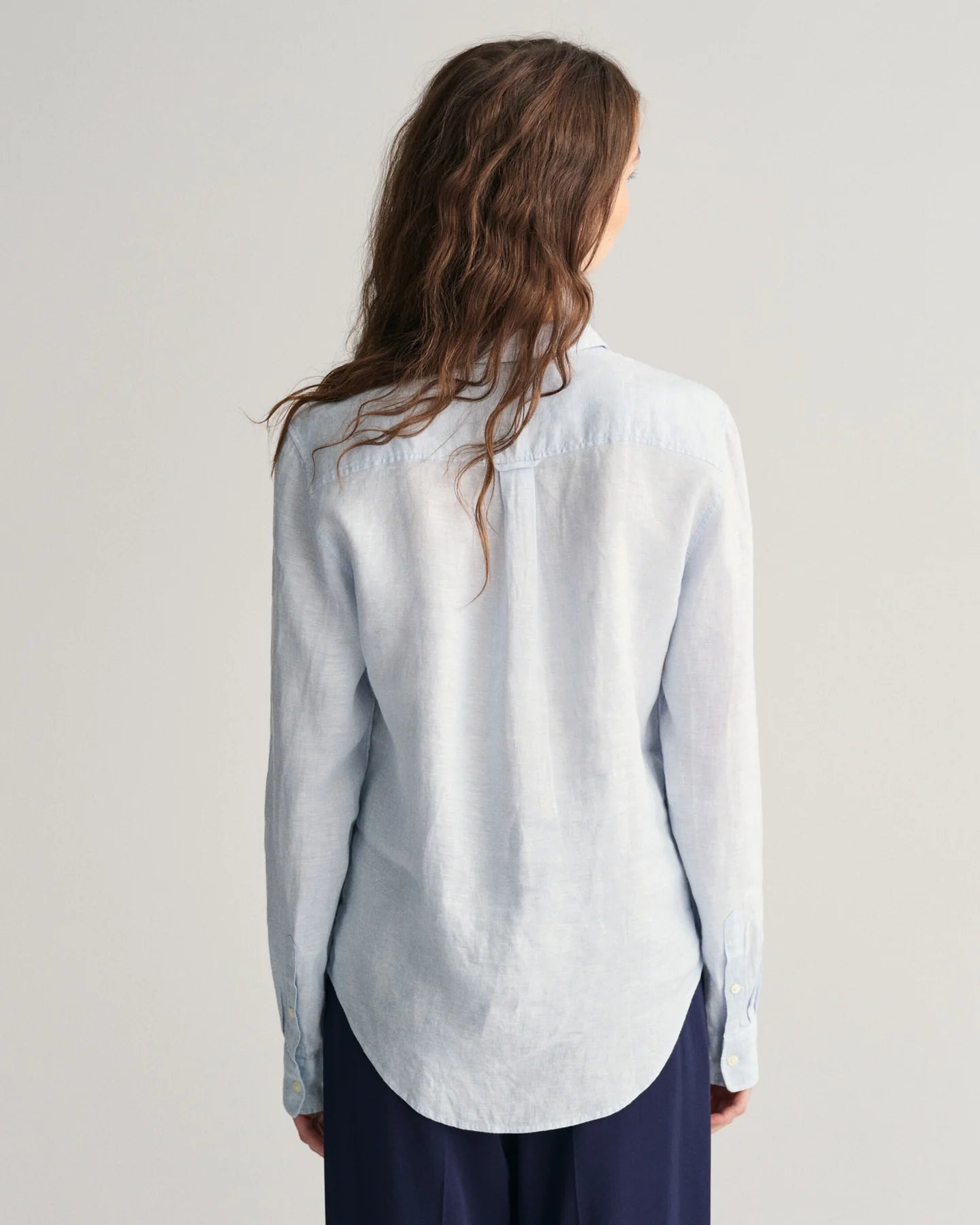 gant-naisten-paitapusero-reg-linen-chambray-shirt-vaaleansininen-2