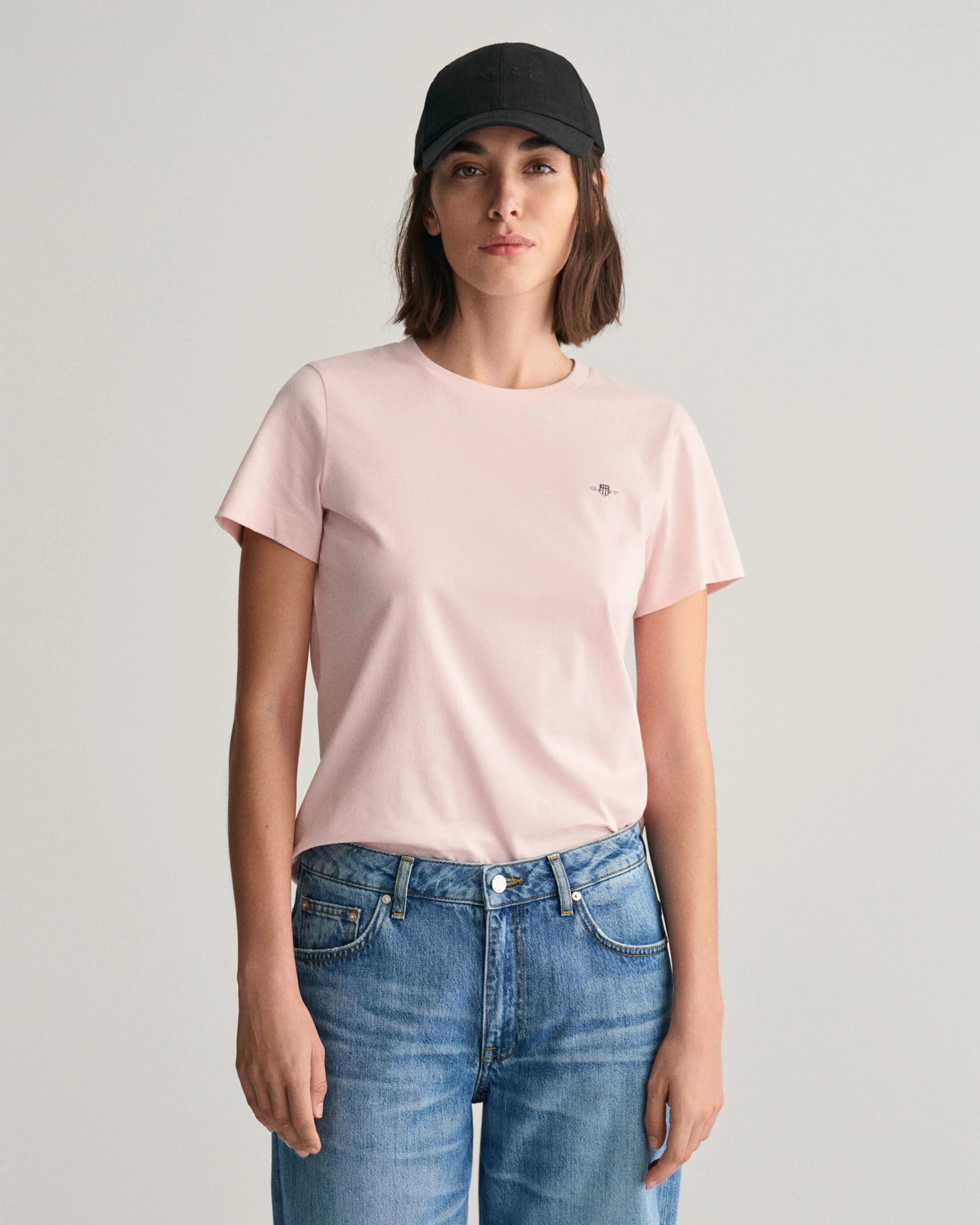 gant-naisten-t-paita-reg-shield-ss-t-shirt-vaaleanpunainen-1
