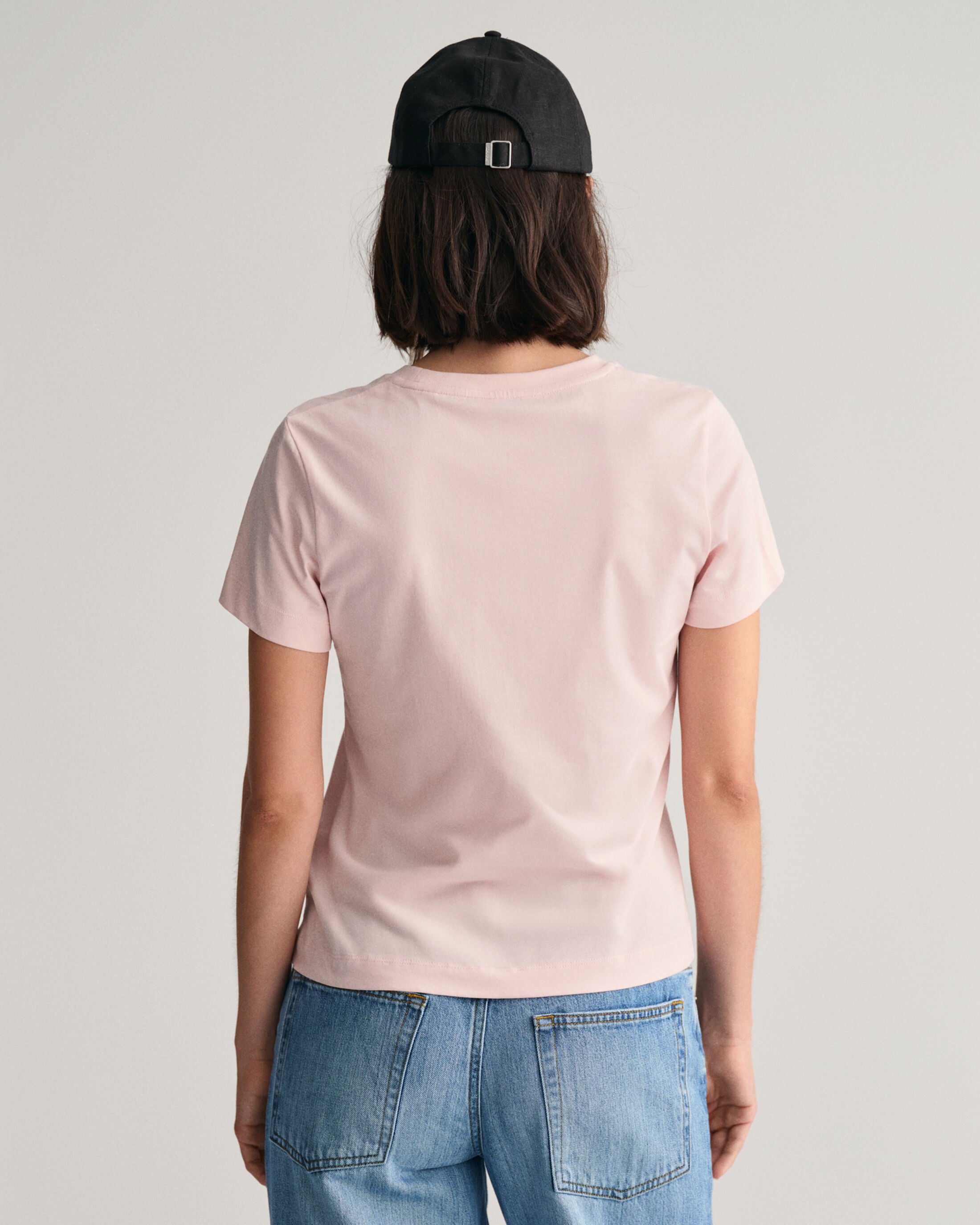 gant-naisten-t-paita-reg-shield-ss-t-shirt-vaaleanpunainen-2