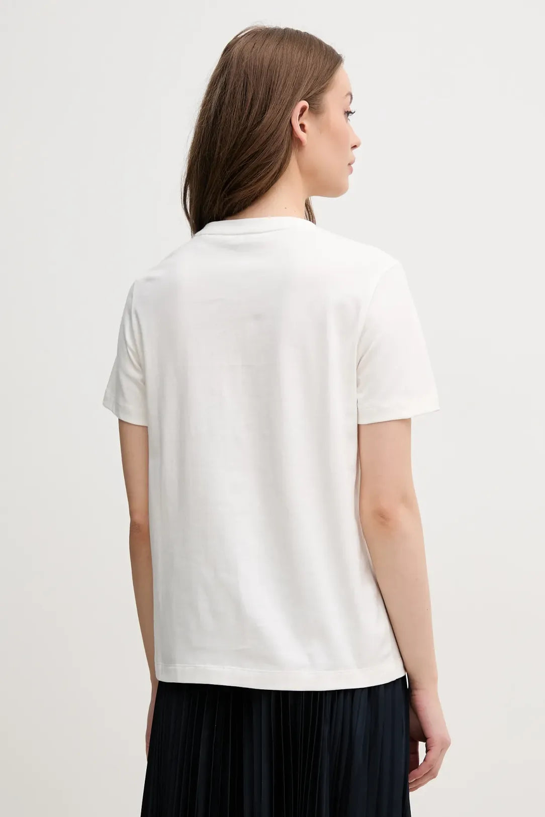 gant-naisten-t-paita-reg-tonal-graphic-ss-t-shirt-valkoinen-2