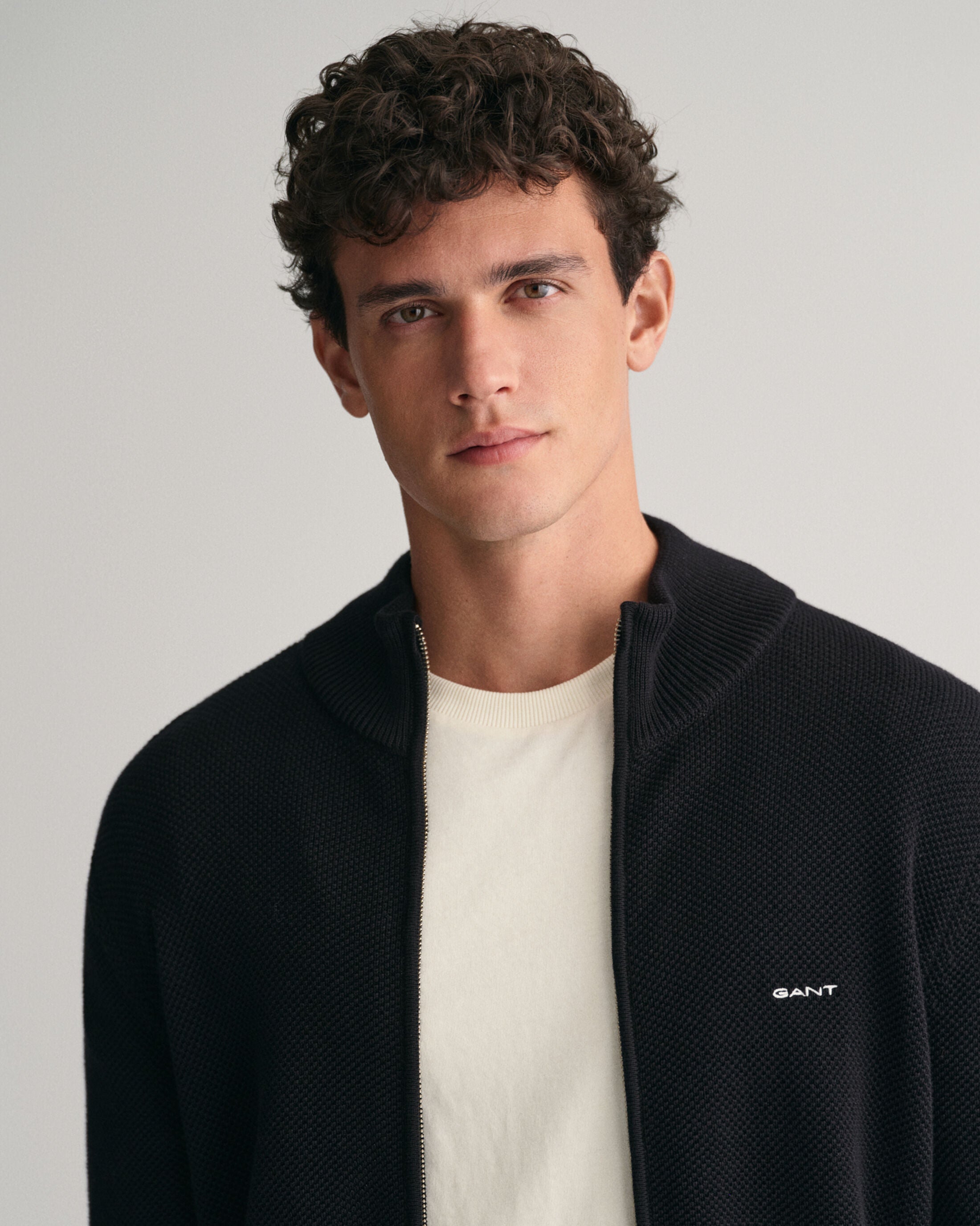 gant-neuletakki-cotton-pique-zip-cardigan-musta-4