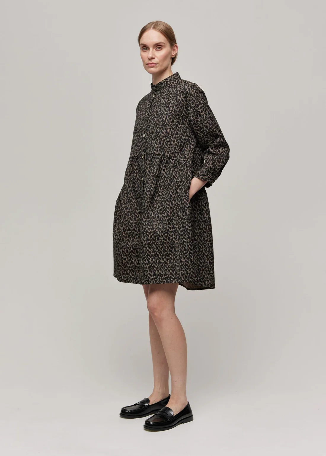 gauhar-naisten-paitamekko-shirt-dress-lana-ruskea-kuosillinen-1
