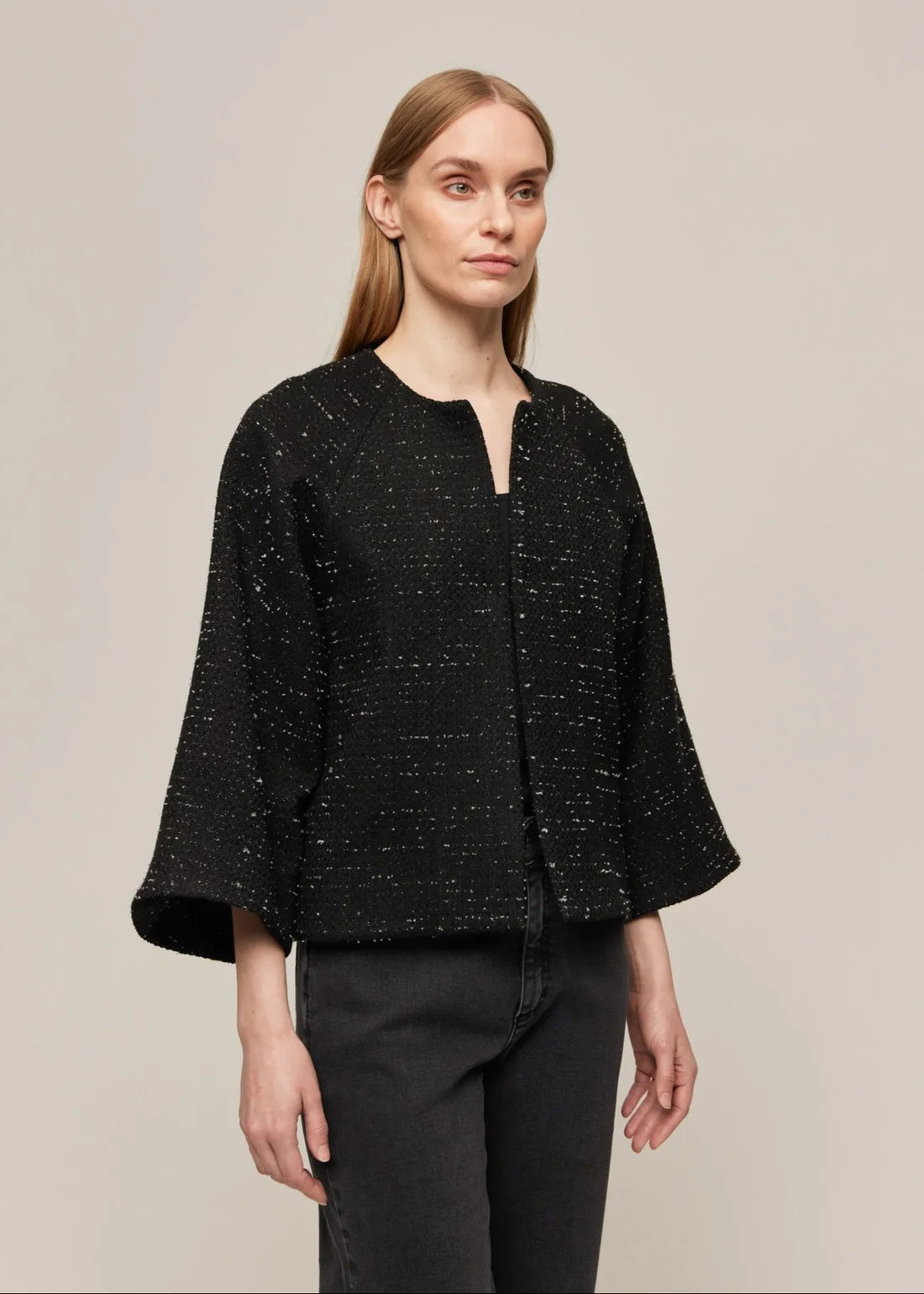 gauhar-naisten-pusero-maria-jacket-black-shimmer-musta-kuosi-1