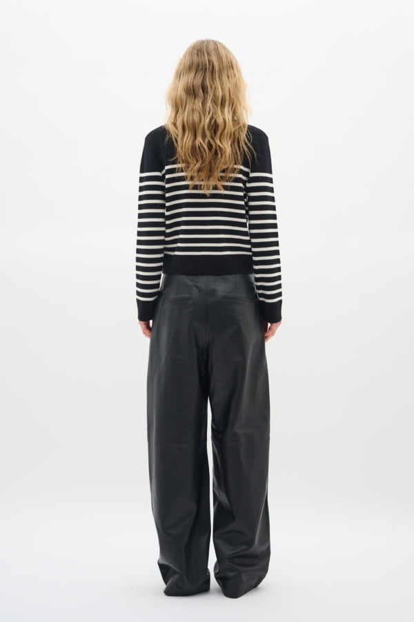 inwear-naisten-neuletakki-wallisiw-cardigan-black-stripe-2
