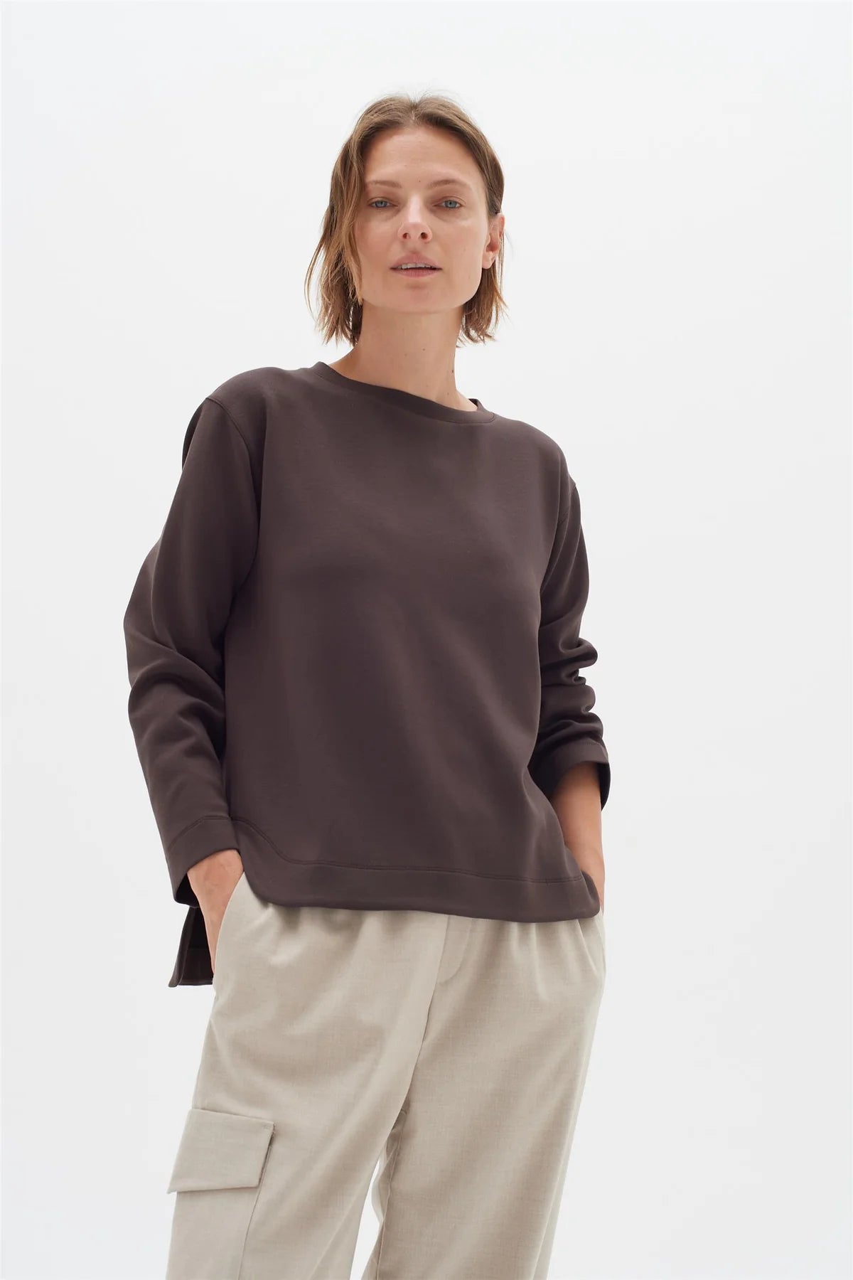 inwear-naisten-pusero-gincentiw-crewneck-chocolate-brown-1