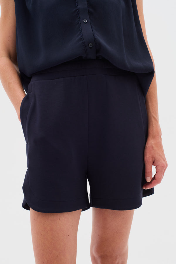 inwear-naisten-shortsit-henniehiw-vincent-shorts-marine-blue-1