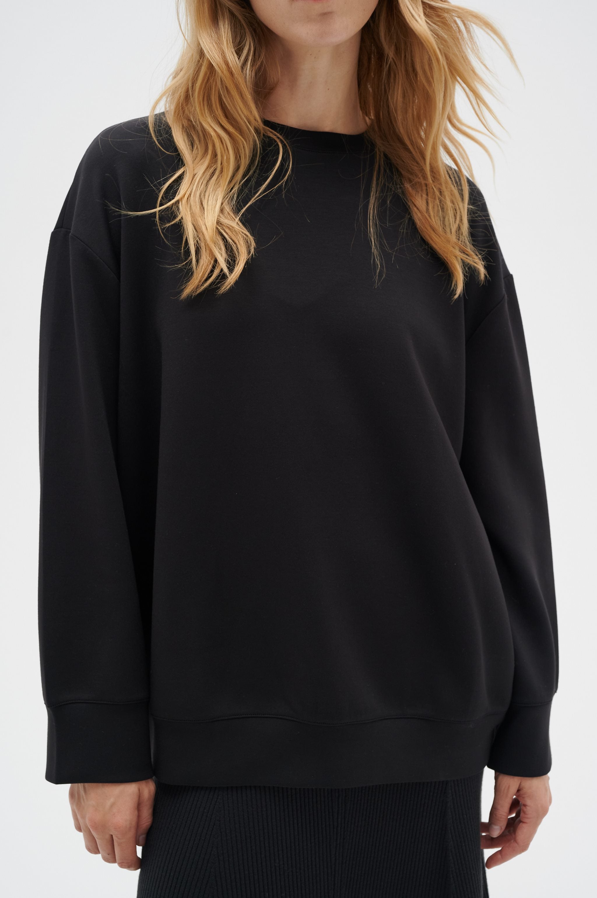 inwear-naisten-valja-collegepaita-aida-sweatshirt-black-1
