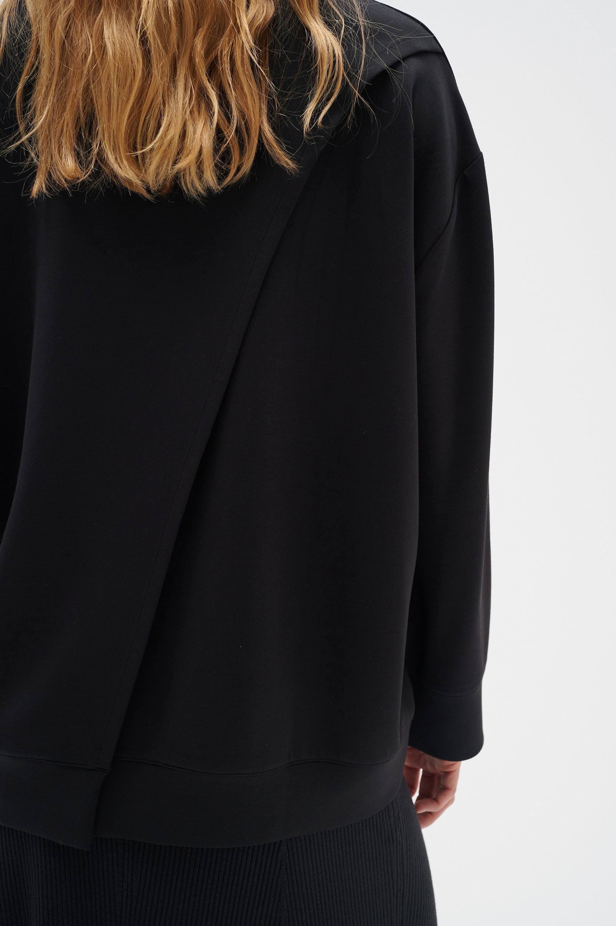 inwear-naisten-valja-collegepaita-aida-sweatshirt-black-3