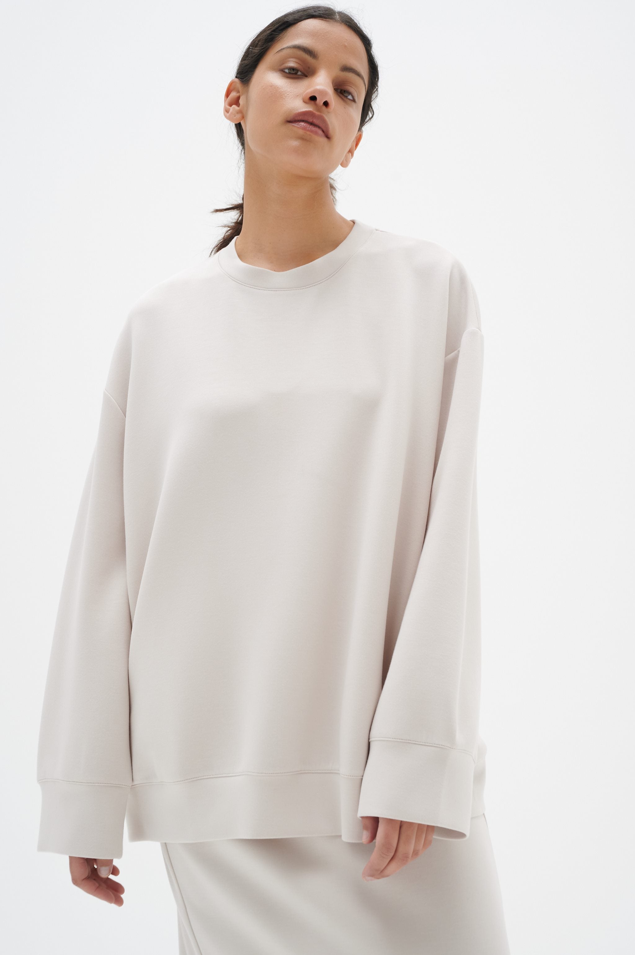 inwear-naisten-valja-collegepaita-aida-sweatshirt-luonnonvalkoinen-1