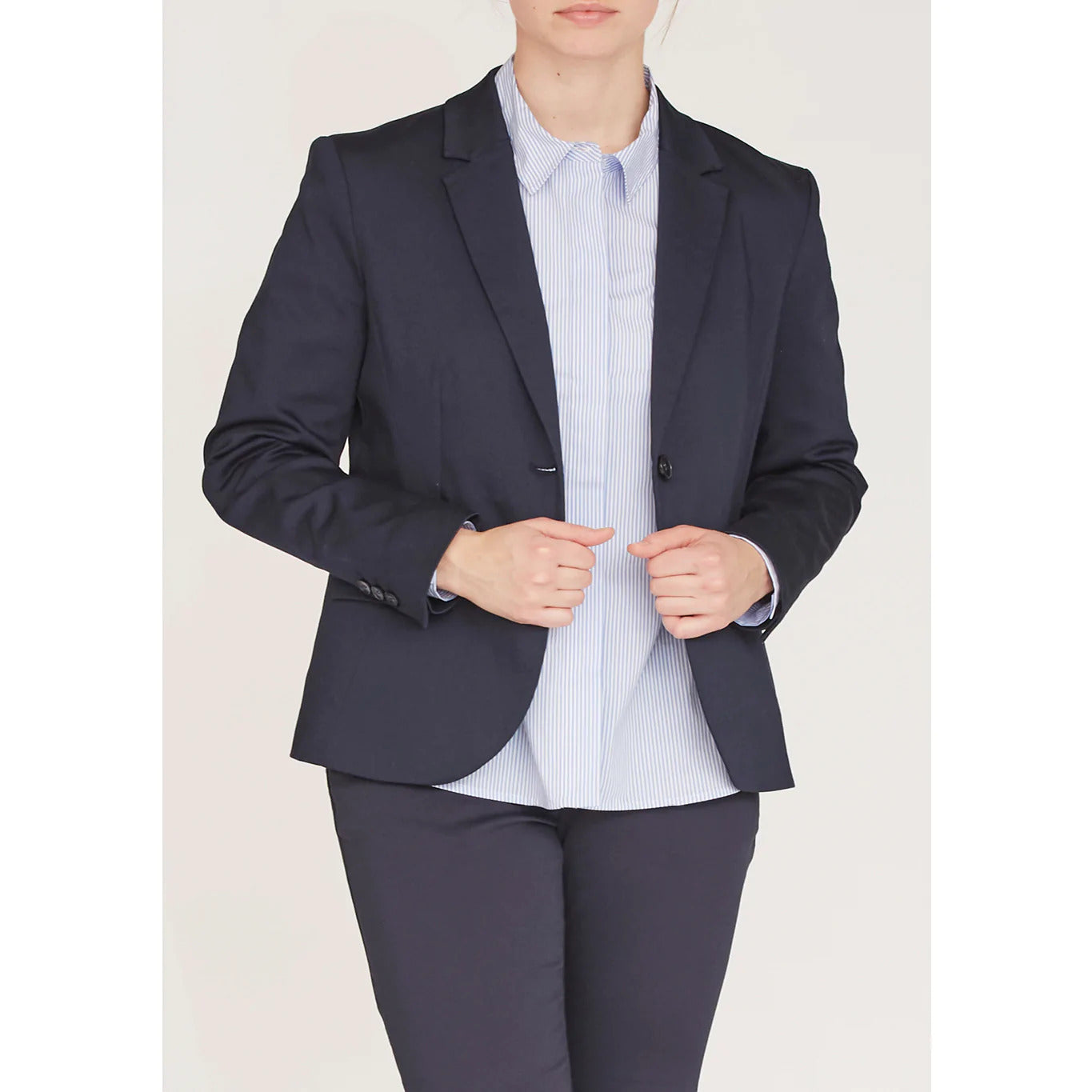 isay-naisten-bleiseri-kaia-blazer-tummansininen-1