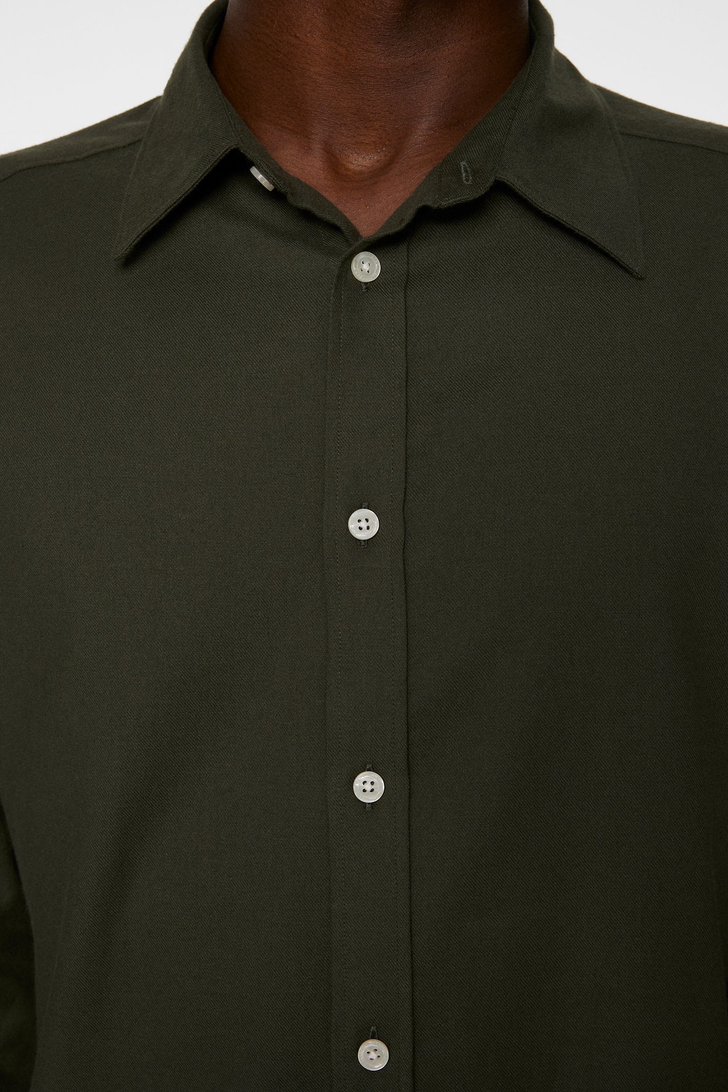 j-lindeberg-miesten-flanellipaita-light-flannel-slim-shirt-armeijanvihrea-4