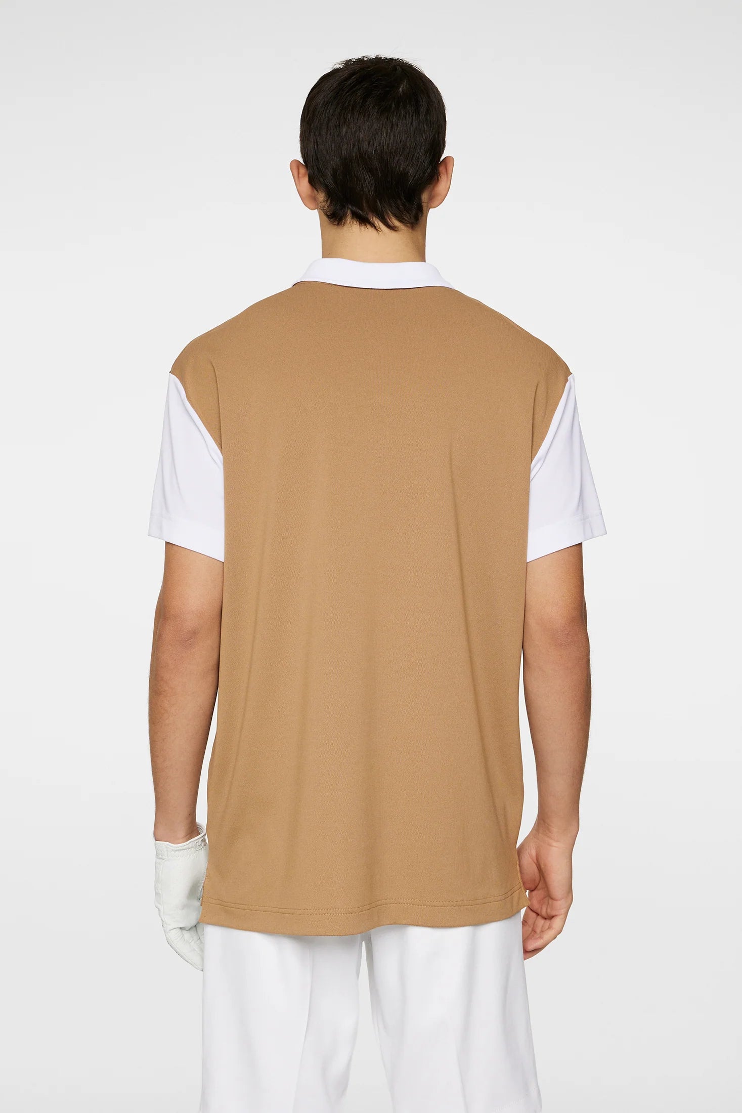 j-lindeberg-miesten-pikeepaita-club-house-loose-fit-polo-golf-beige-3