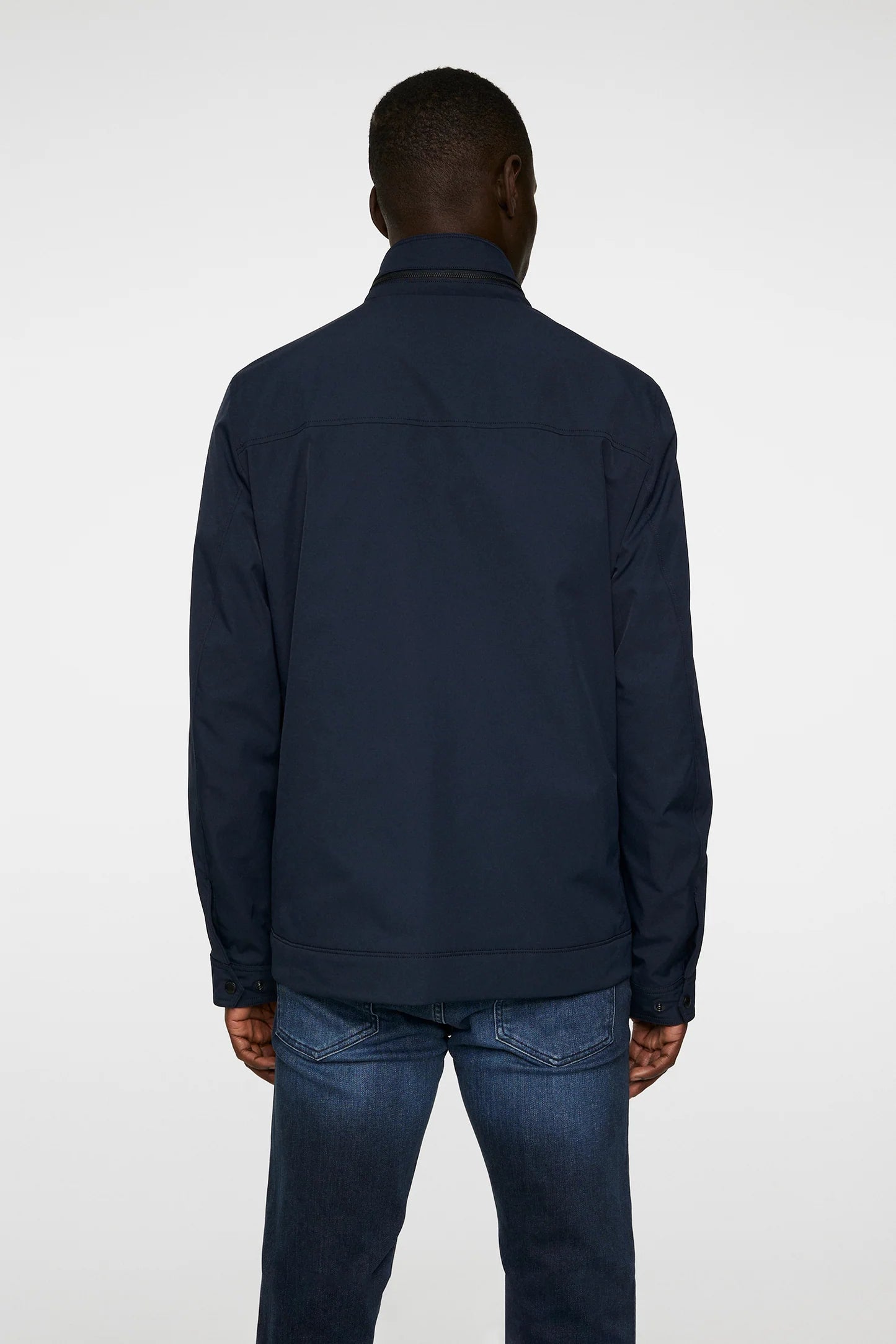 j-lindeberg-miesten-takki-bailey-poly-jacket-tummansininen-3