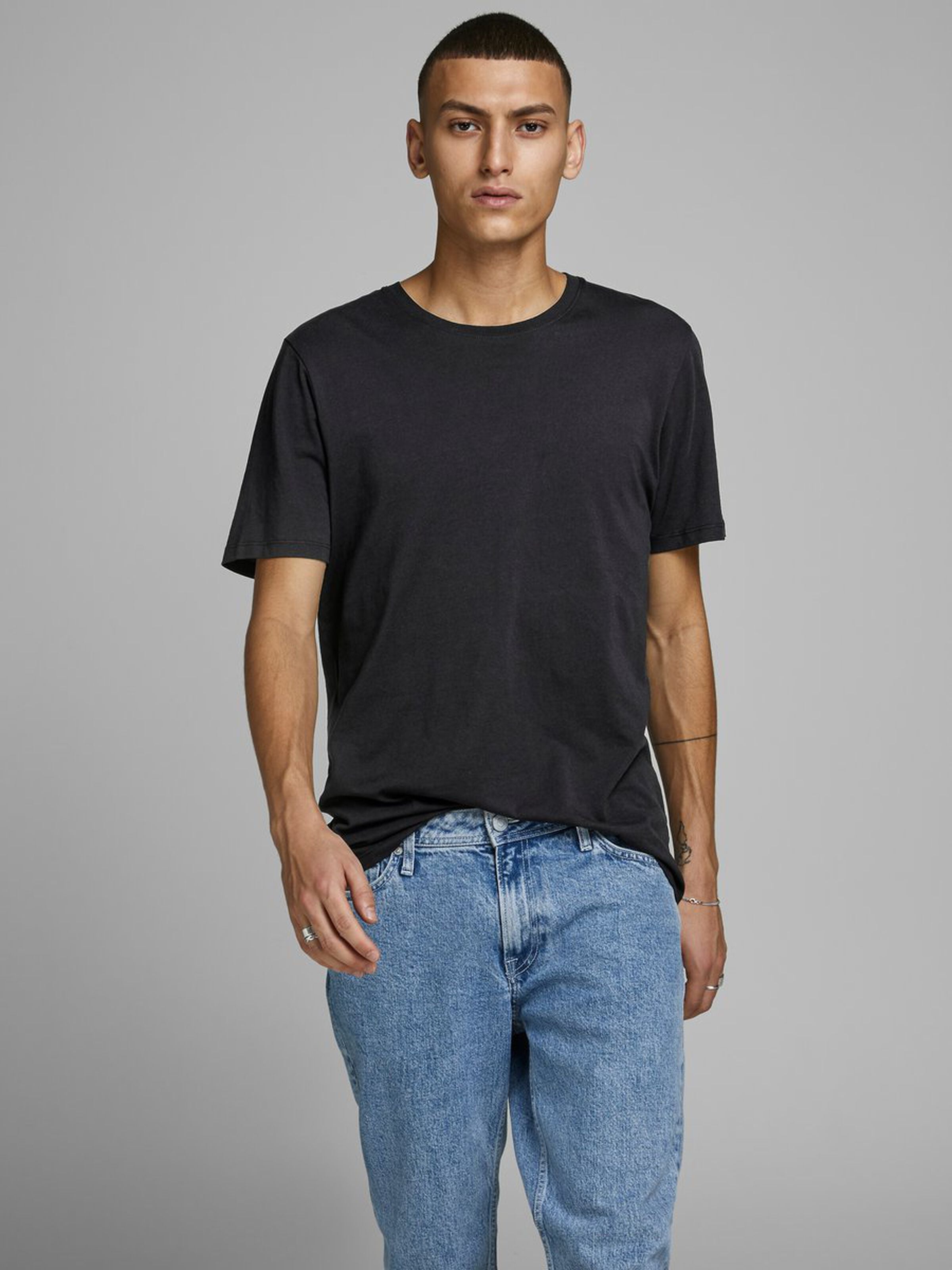 jack-and-jones-jjeorganic-basic-tee-ss-o-neck-musta-1