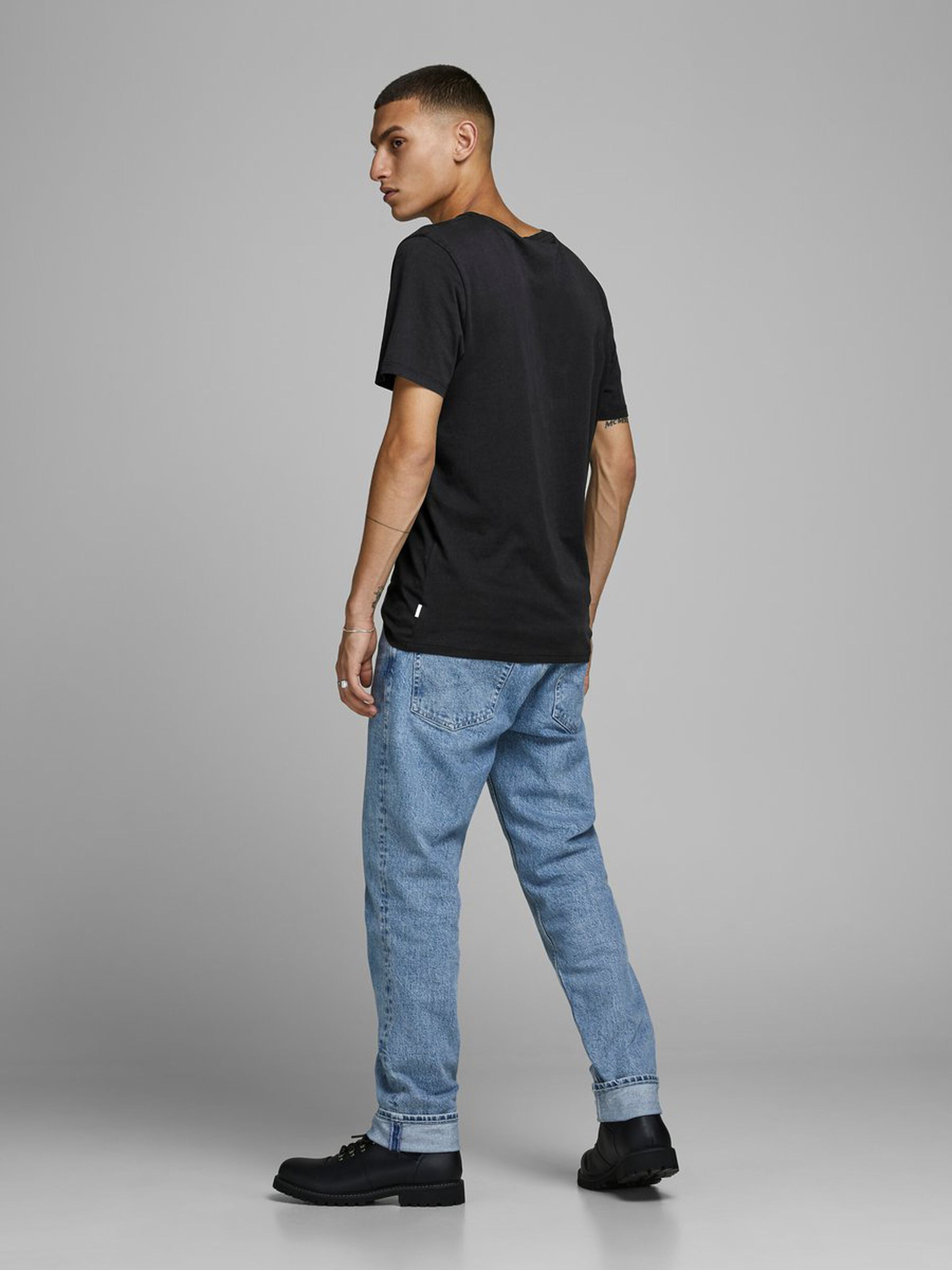 jack-and-jones-jjeorganic-basic-tee-ss-o-neck-musta-2
