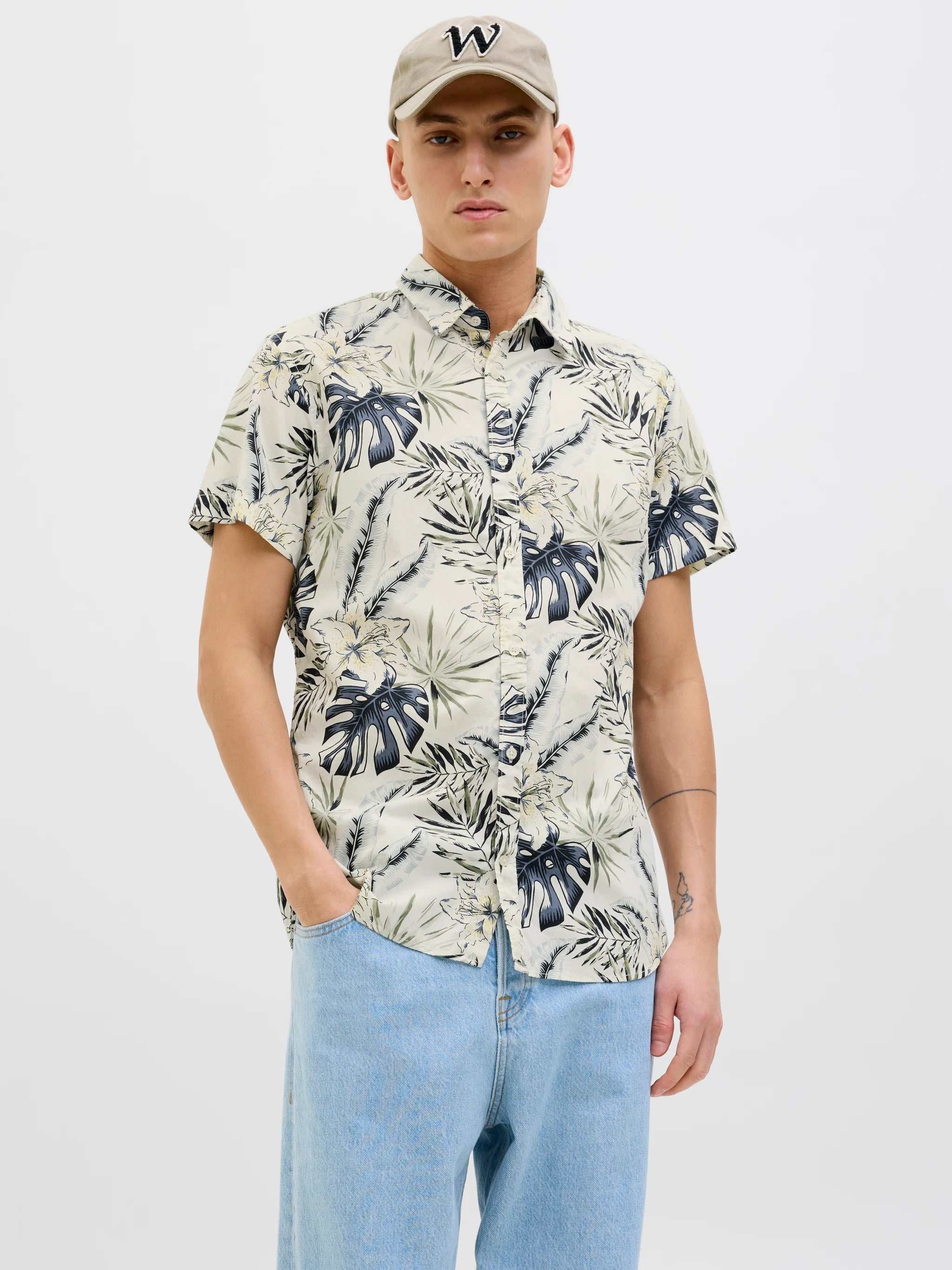 jack-and-jones-miesten-lyhythihainen-kauluspaita-jjhawaii-aop-shirt-ss-cloud-dancer-1