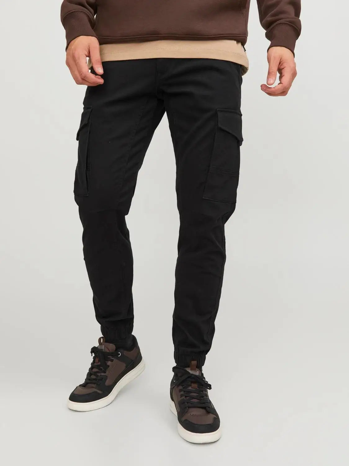 jack-and-jones-miesten-reisitaskuhousut-jjipaul-jjflake-akm-542-black-1