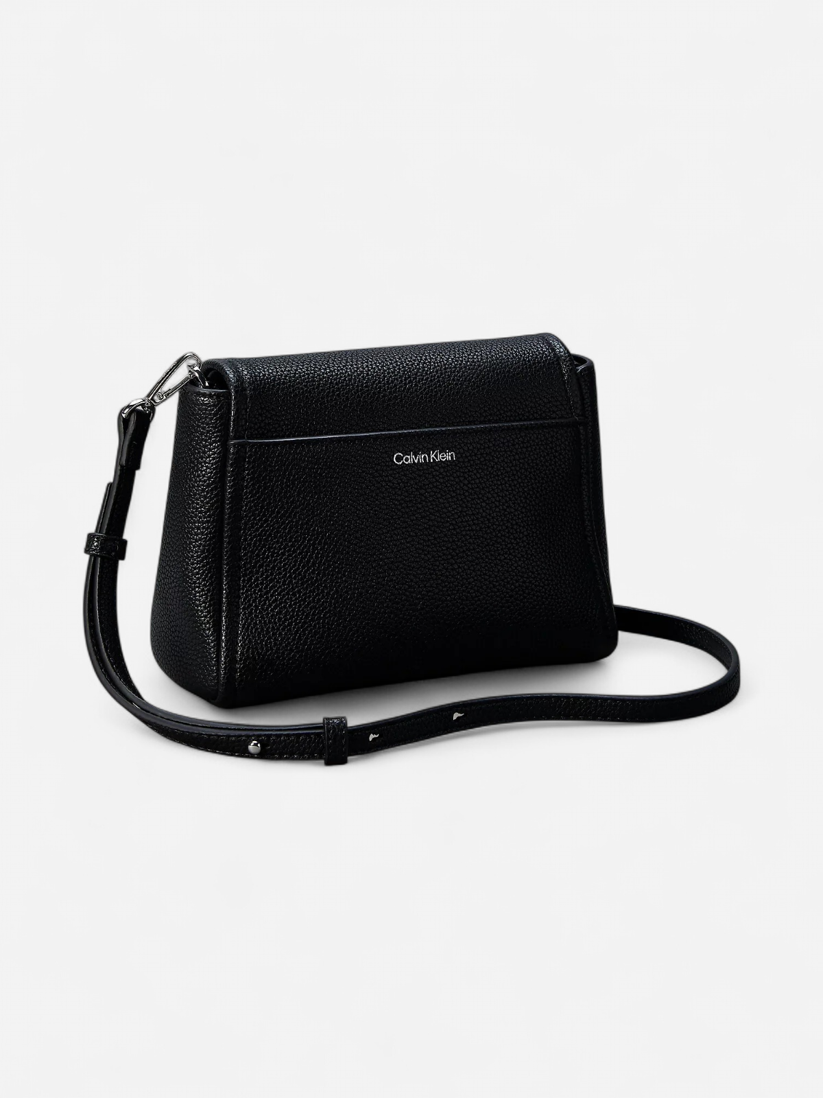 Calvin Klein Accessories naisten laukku K-Emblem HW Pebble Crossbody, musta - Kekäle.fi