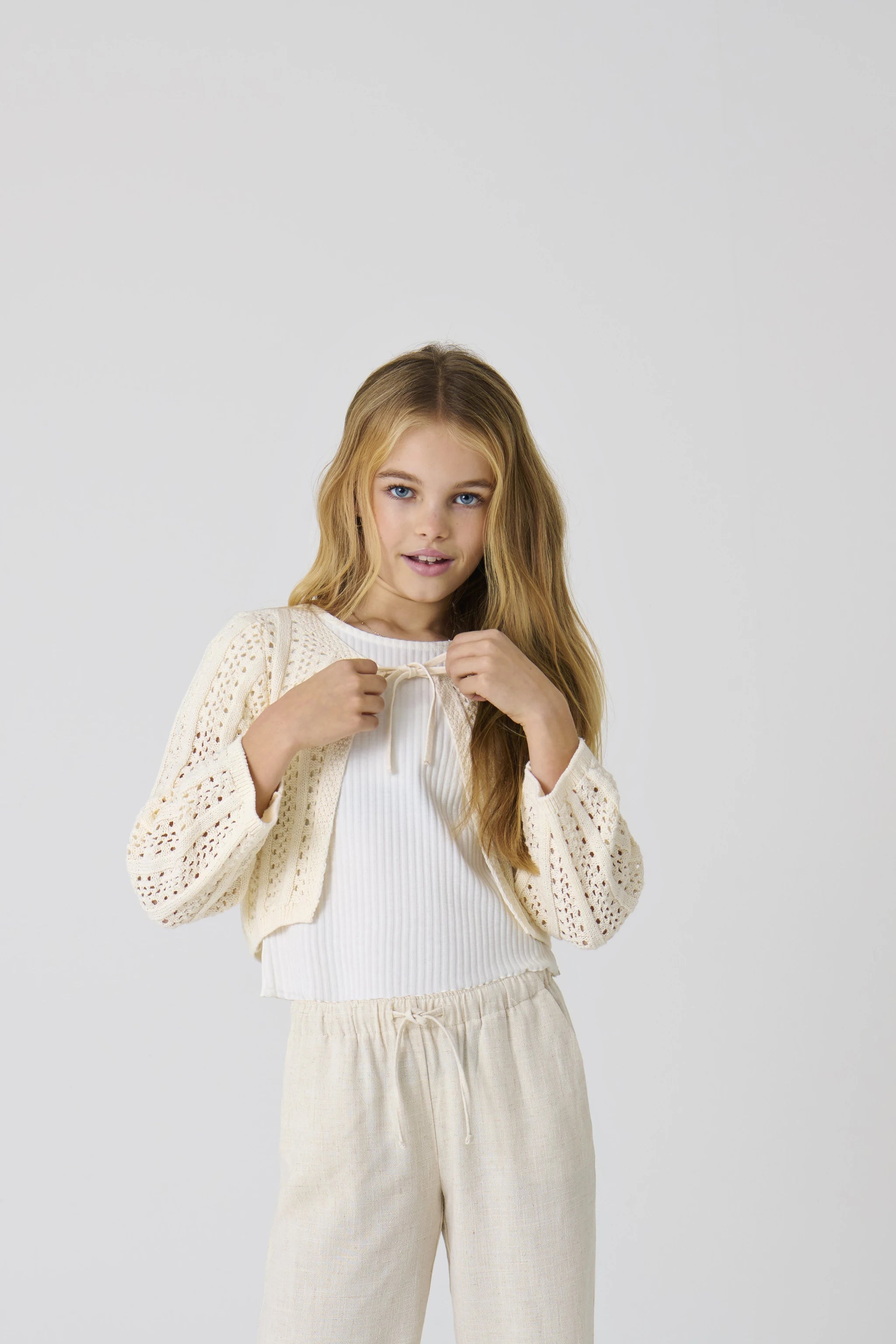 kids-only-lasten-neule-kogmarina-life-ls-crop-v-neck-tie-knt-luonnonvalkoinen-1