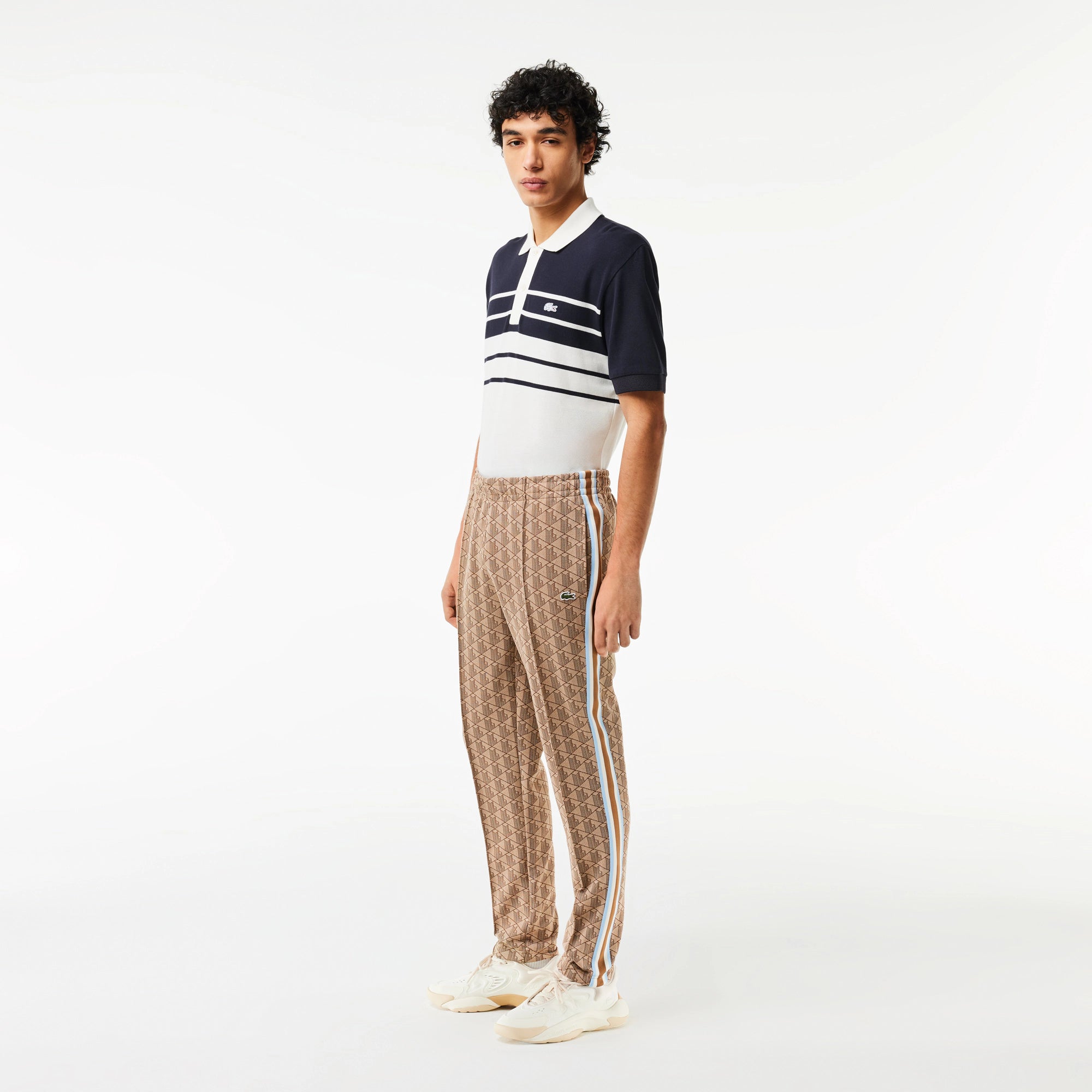 lacoste-miesten-verryttelyhousut-monogram-track-pant-ruskea-kuosi-1