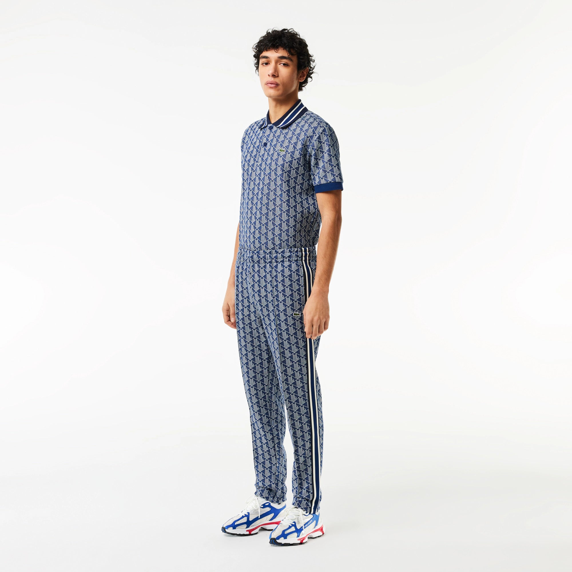 lacoste-miesten-verryttelyhousut-monogram-track-pant-sininen-kuosi-1