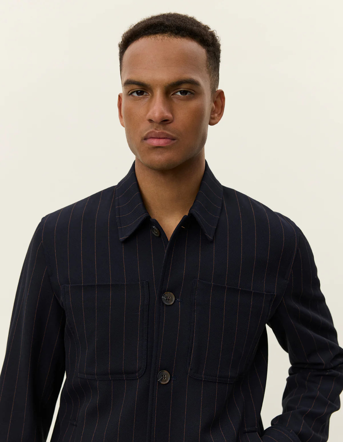 les-deux-miesten-hybriditakki-marseille-pinstripe-hybrid-jacket-tummansininen-4