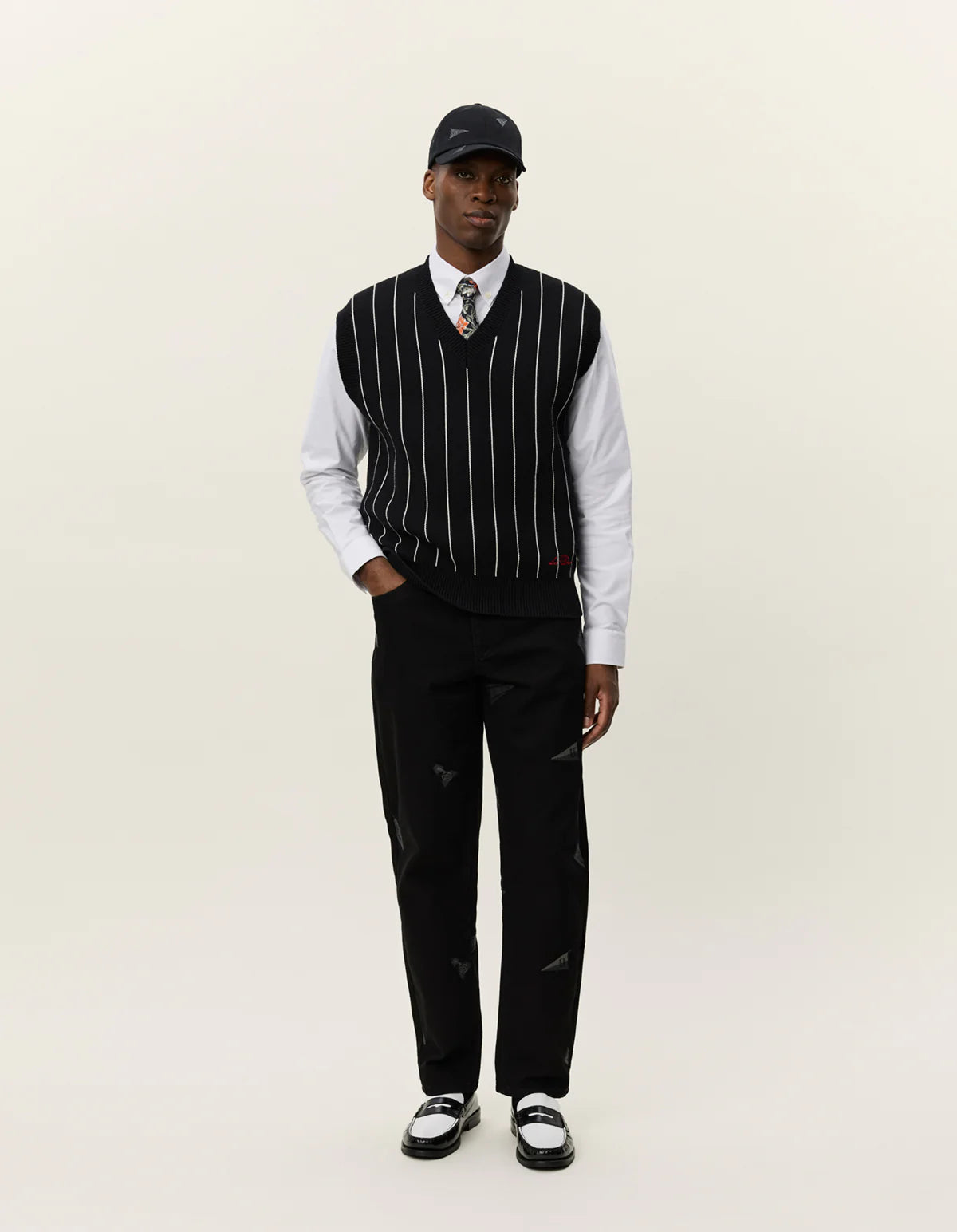 les-deux-miesten-liivi-gaston-jacquard-pinstripe-vest-musta-1