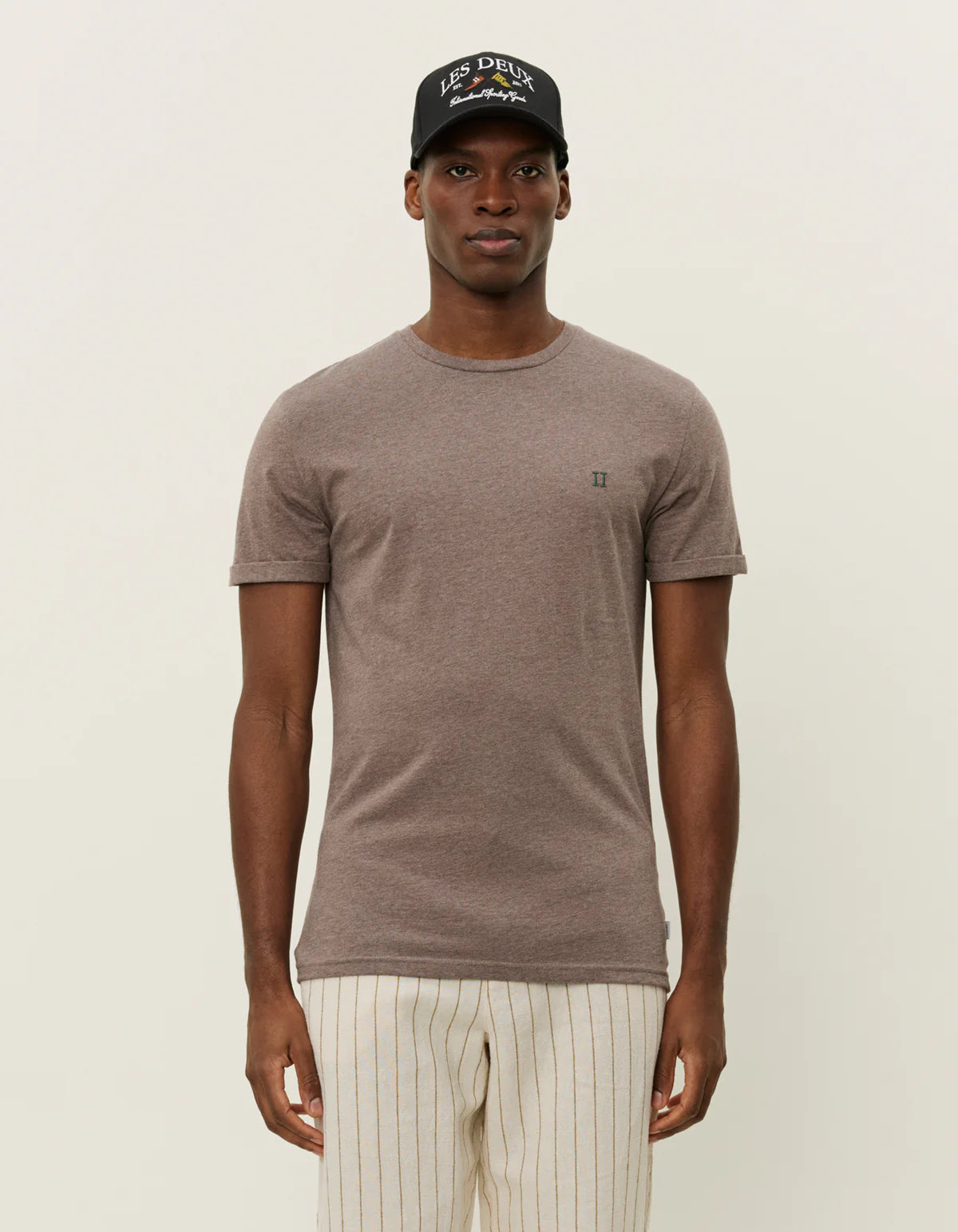 les-deux-miesten-t-paita-norregaard-contrast-t-shirt-keskiruskea-1
