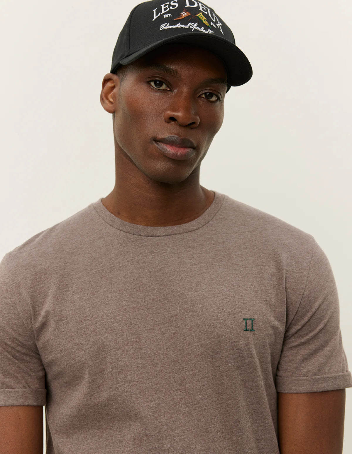 les-deux-miesten-t-paita-norregaard-contrast-t-shirt-keskiruskea-4