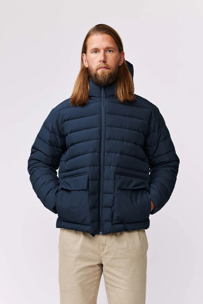 makia-miesten-takki-orbiter-jacket-tummansininen-1