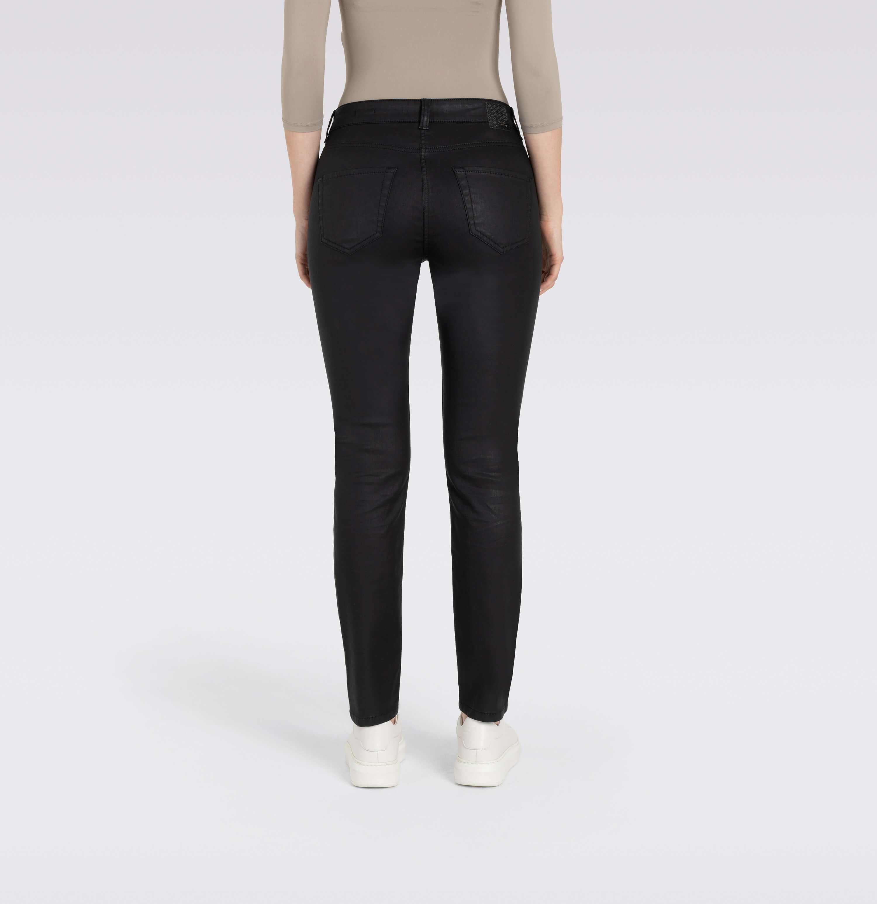 mac-naisten-farkut-slim-coated-cotton-tencel-musta-2