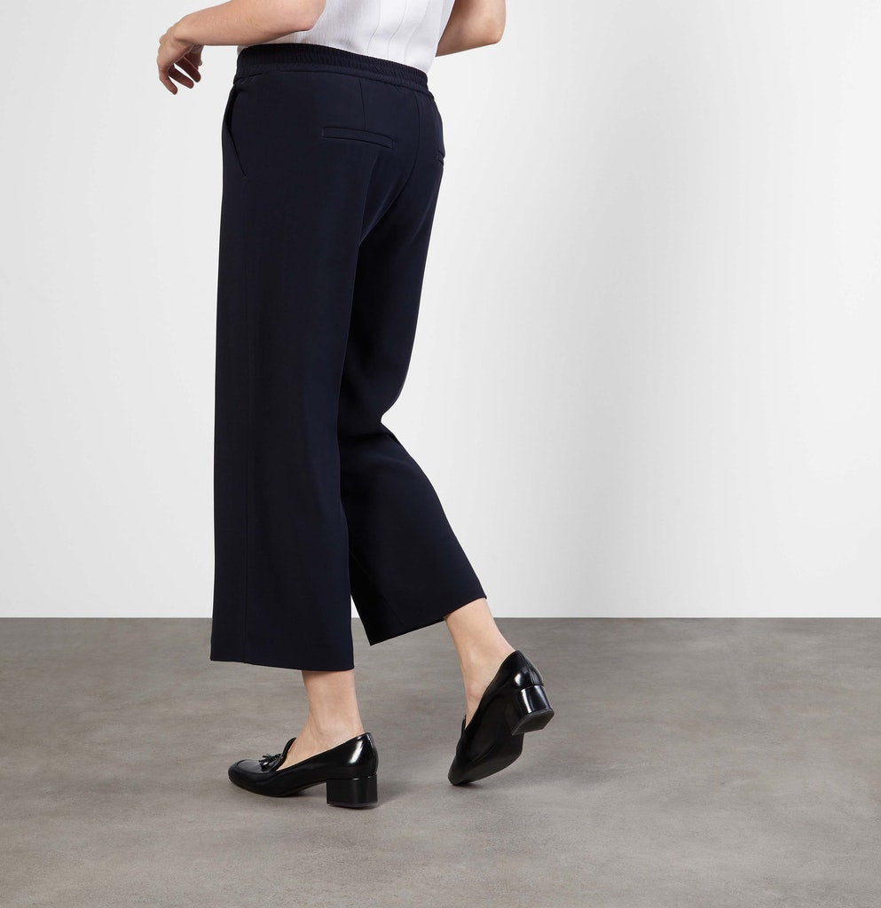 mac-naisten-housut-chiara-cropped-tummansininen-2