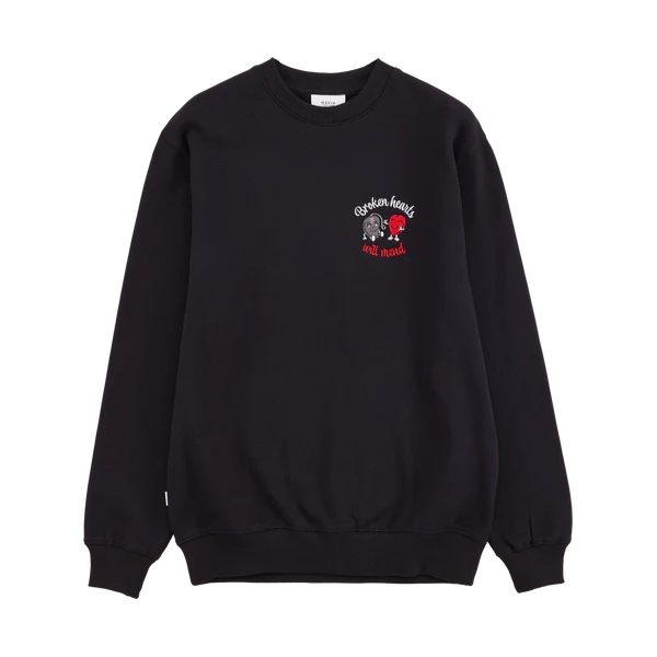 makia-miesten-collegepusero-brokenhearted-sweatshirt-musta-1