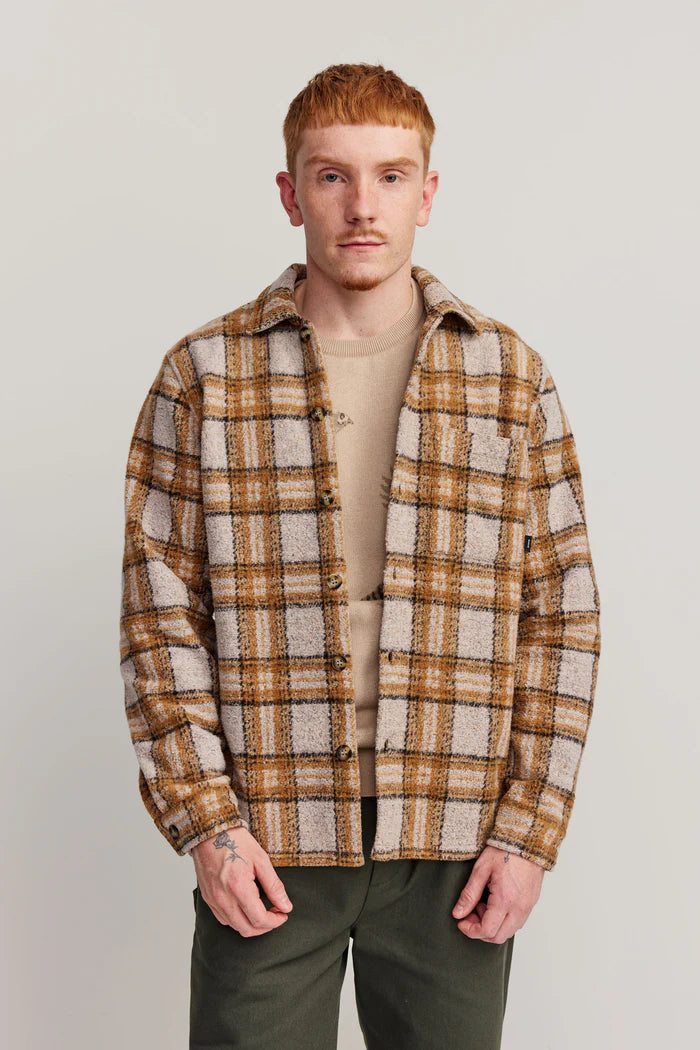 makia-miesten-overshirt-takki-irving-overshirt-beige-1