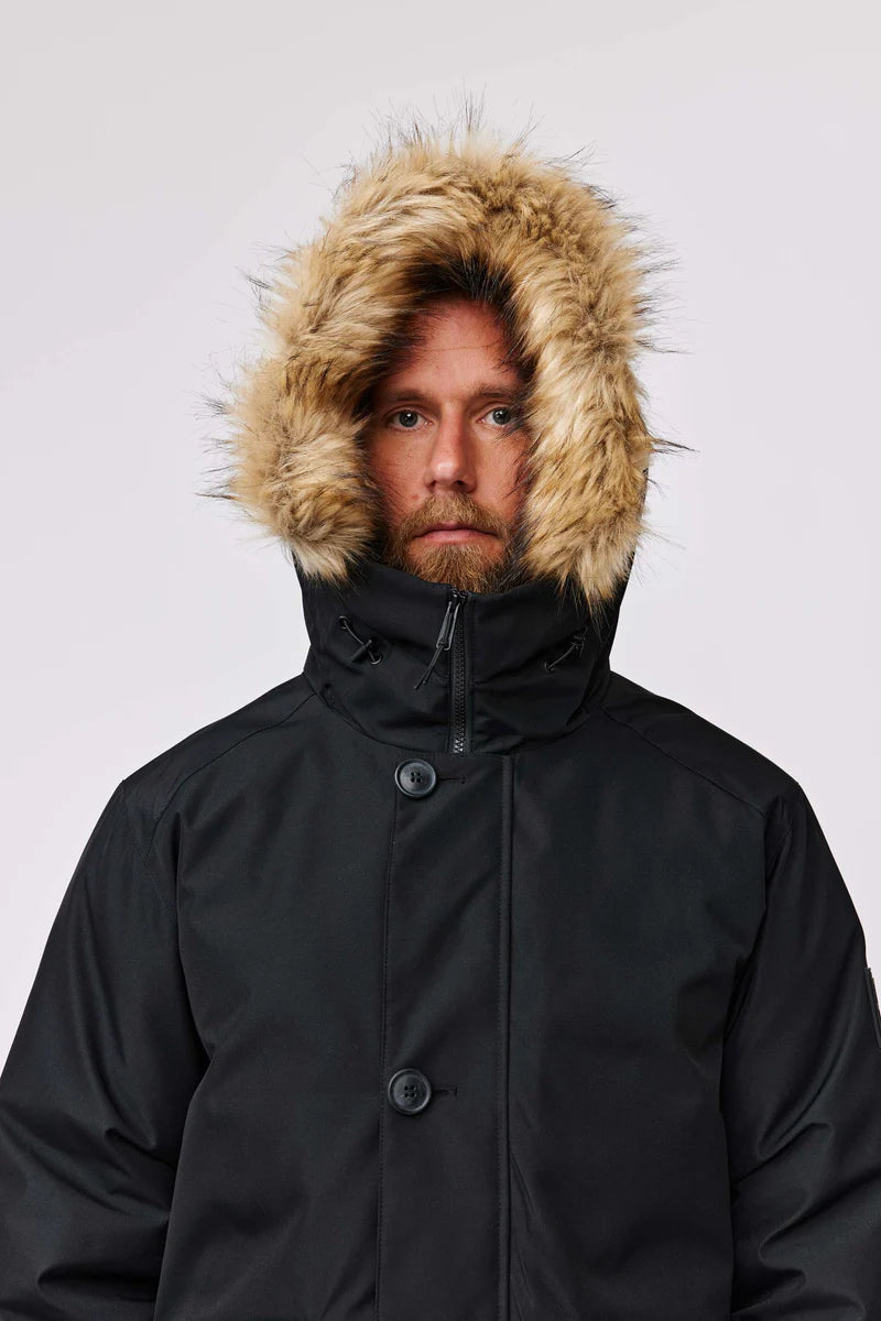 makia-miesten-parkatakki-helsinki-parka-musta-1