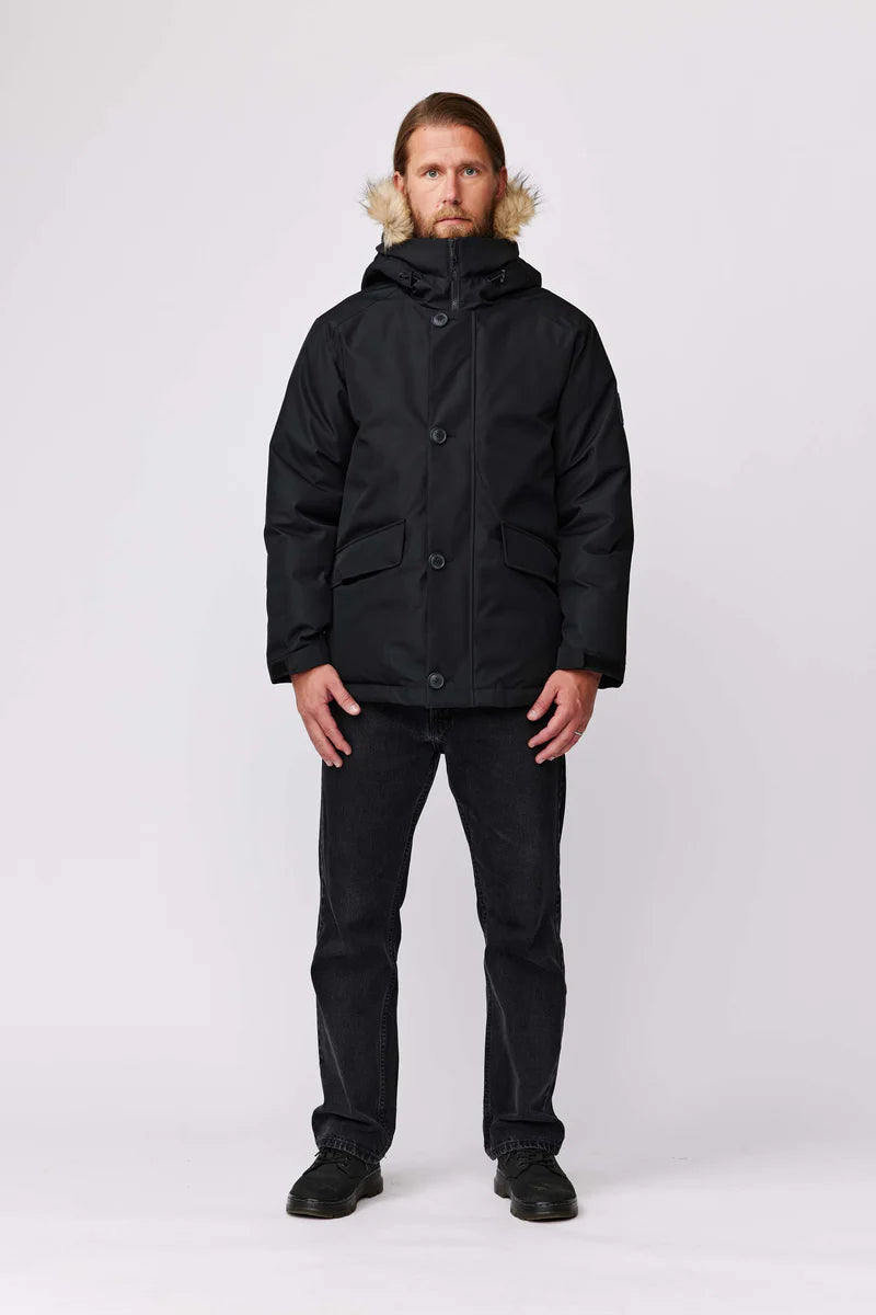 makia-miesten-parkatakki-helsinki-parka-musta-2