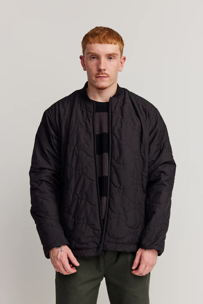 makia-miesten-tikkitakki-husky-jacket-musta-1